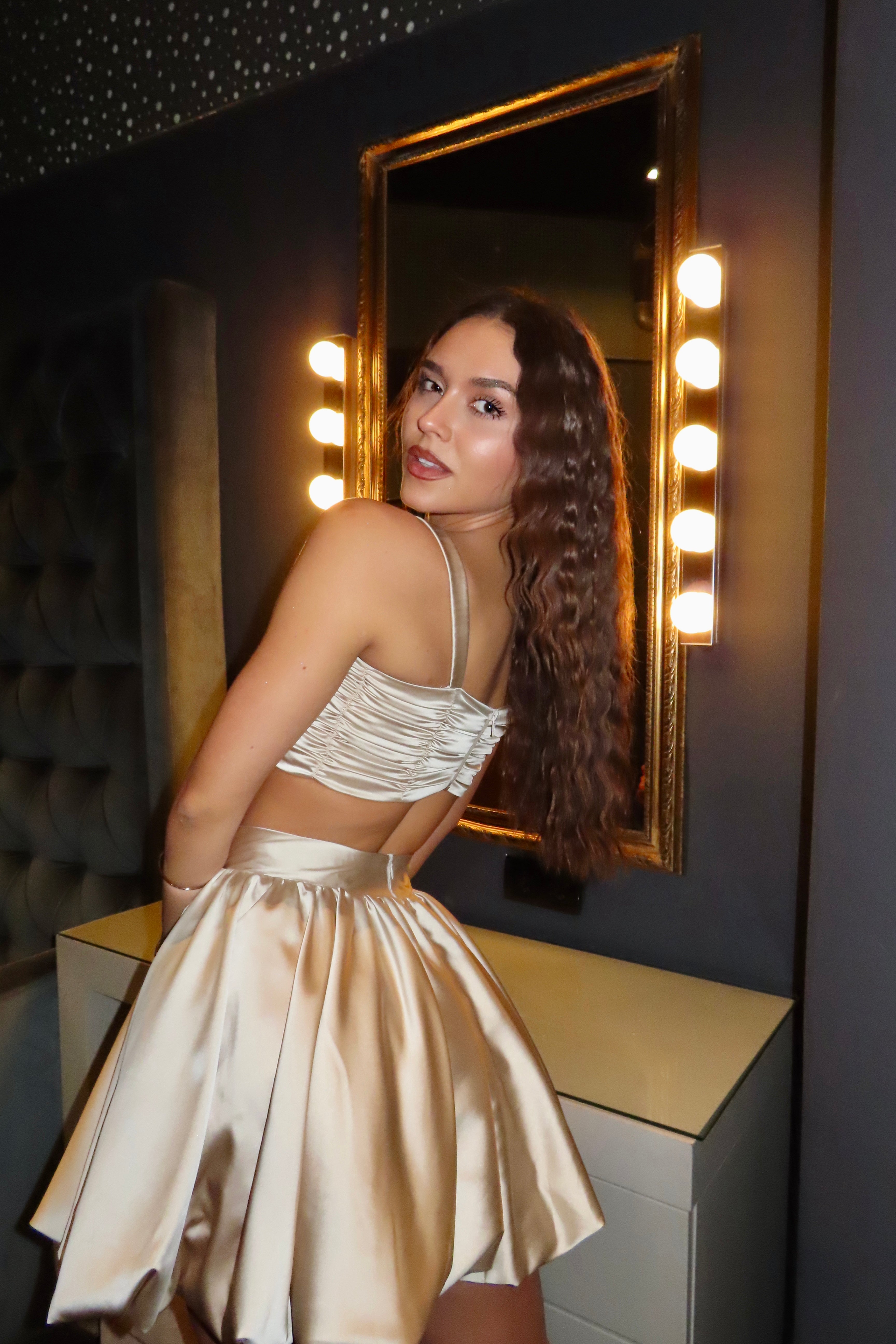 Beige skirt: Luxira