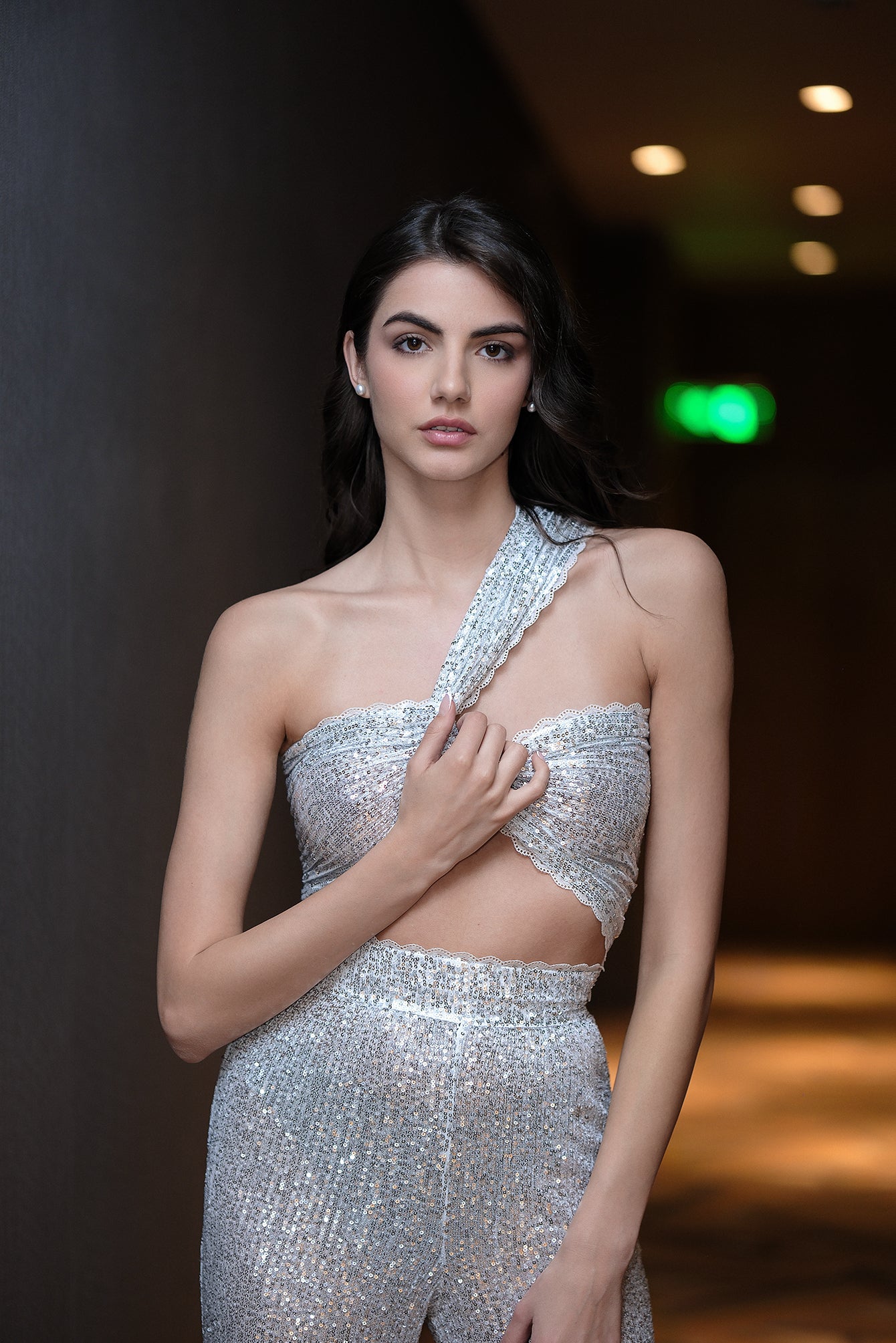 Sparkly asymmetric top in silver: Impression