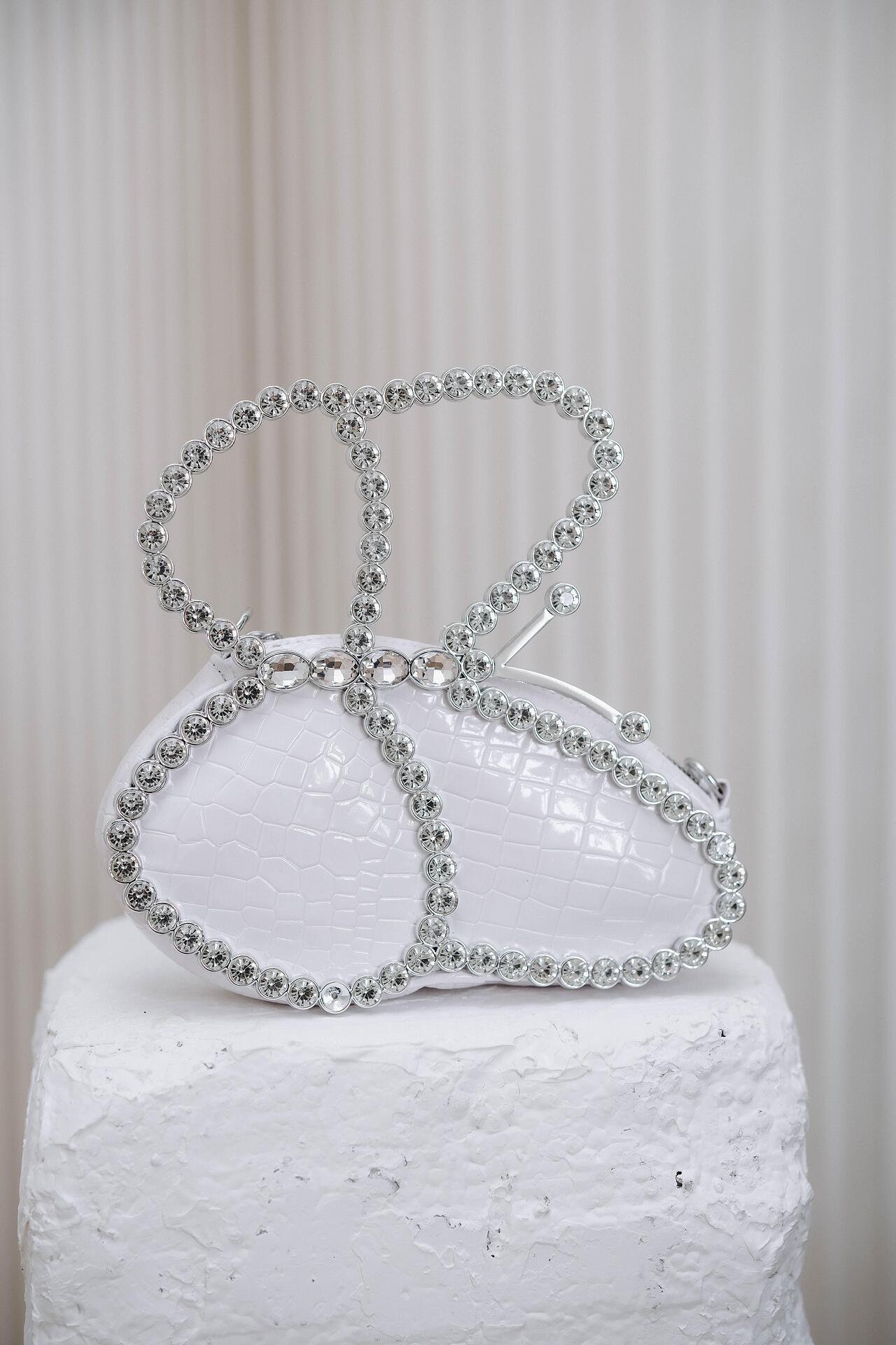 Bag with an interesting design in white: Merana