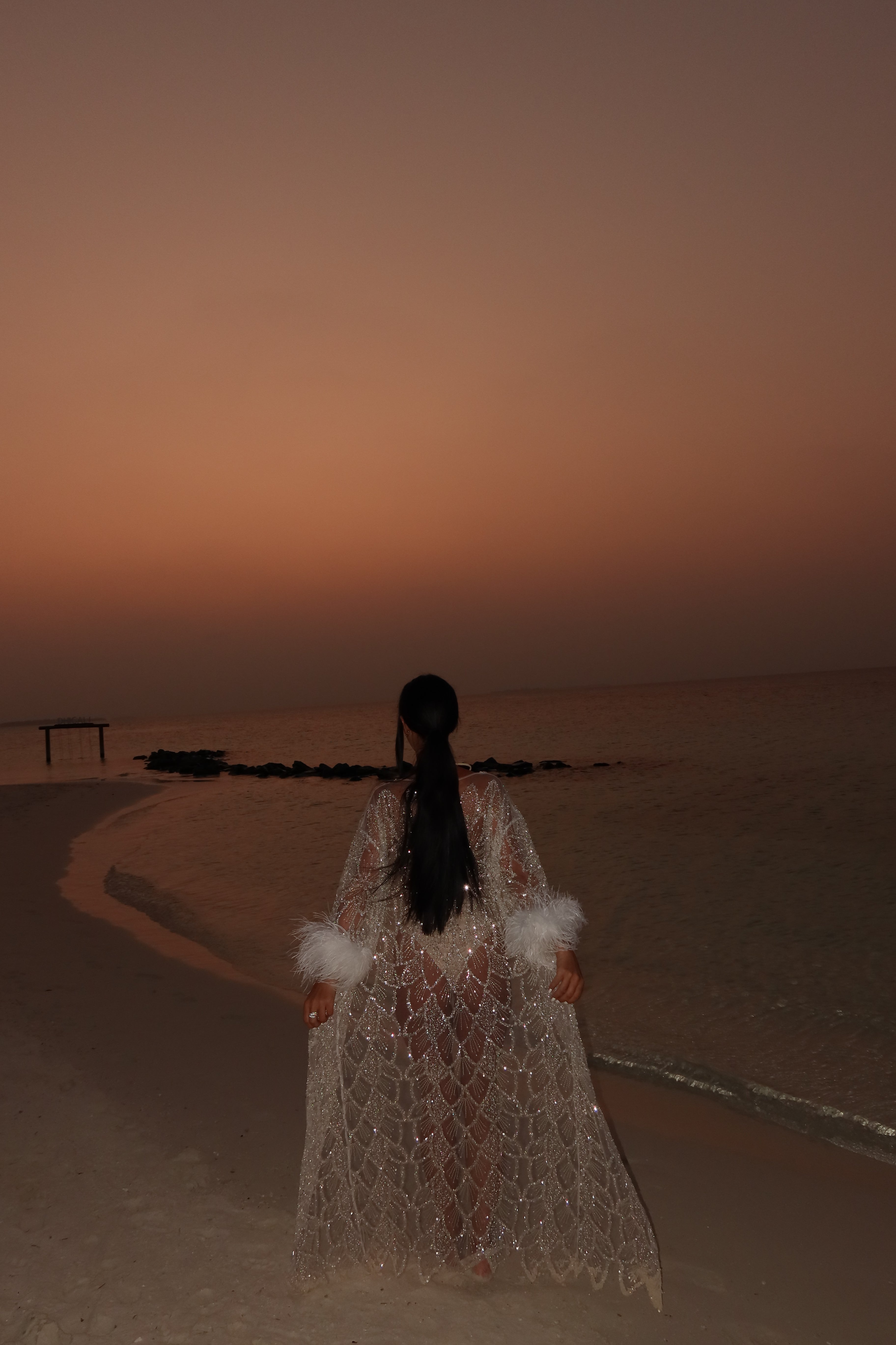 Ръчно изработена жилетка в бяло с пера: Luxury Eve