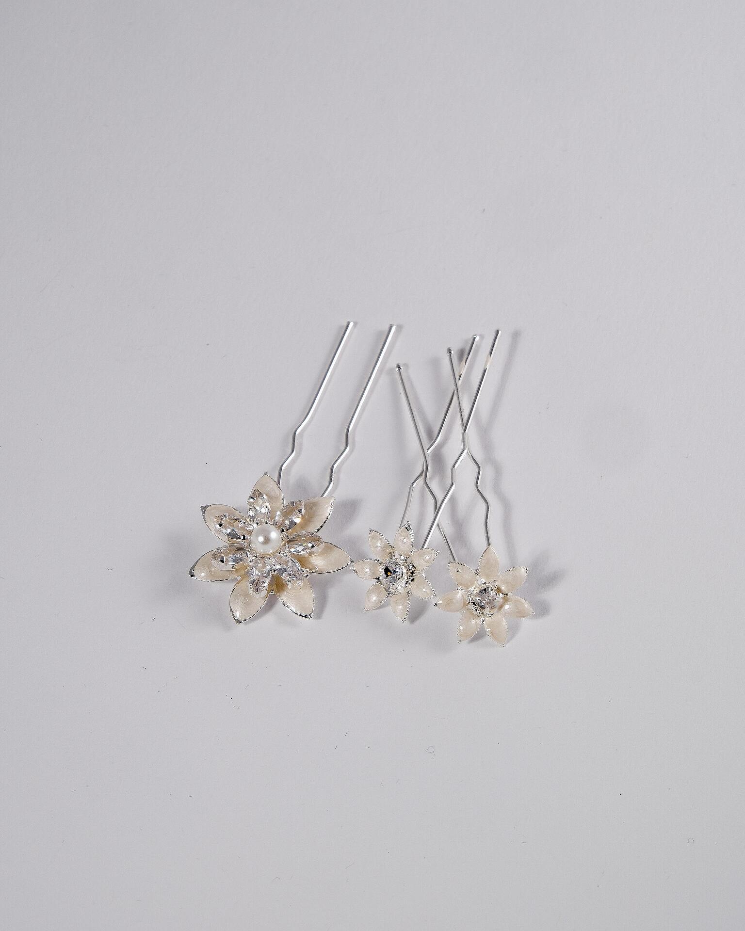 2 Flower hairpins with zirconium
