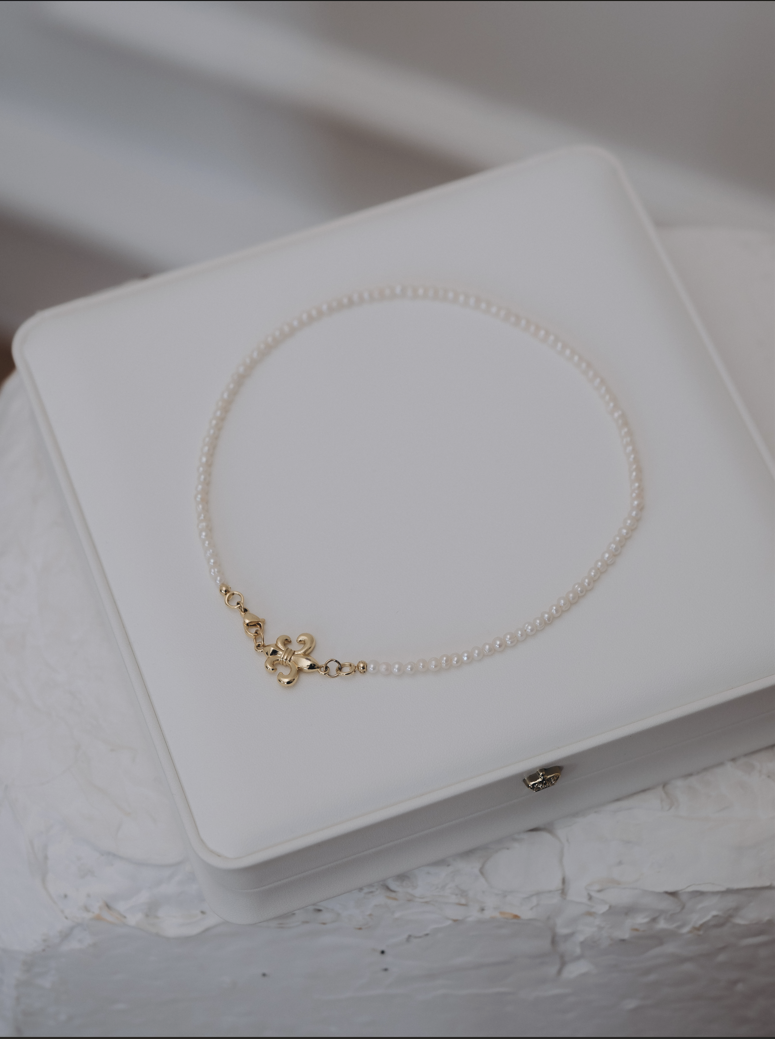 Колие с дребни перли и орнамент: Katrin