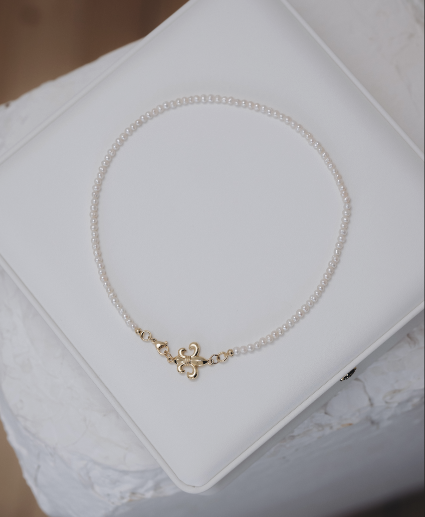 Колие с дребни перли и орнамент: Katrin