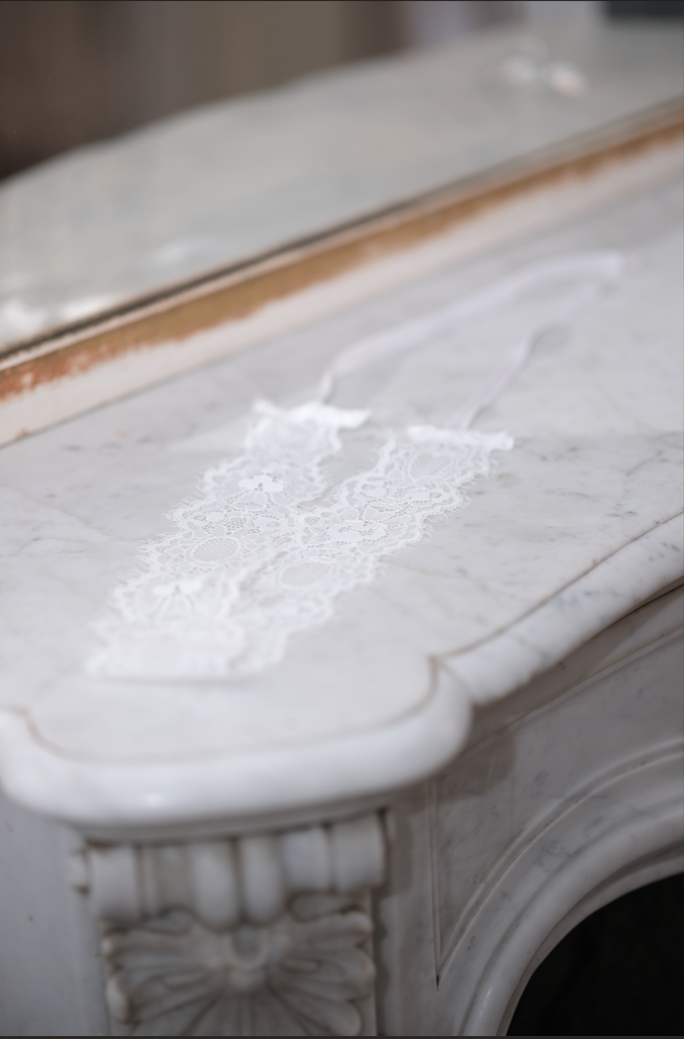 Дантелена лента в бяло: Selena