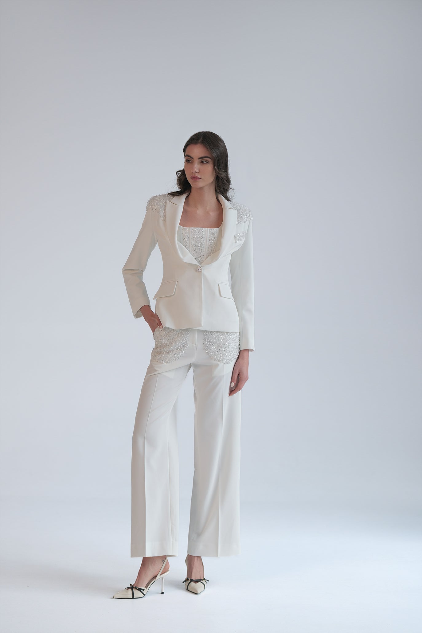 Костюм с блестящи елементи в бяло: Selenes