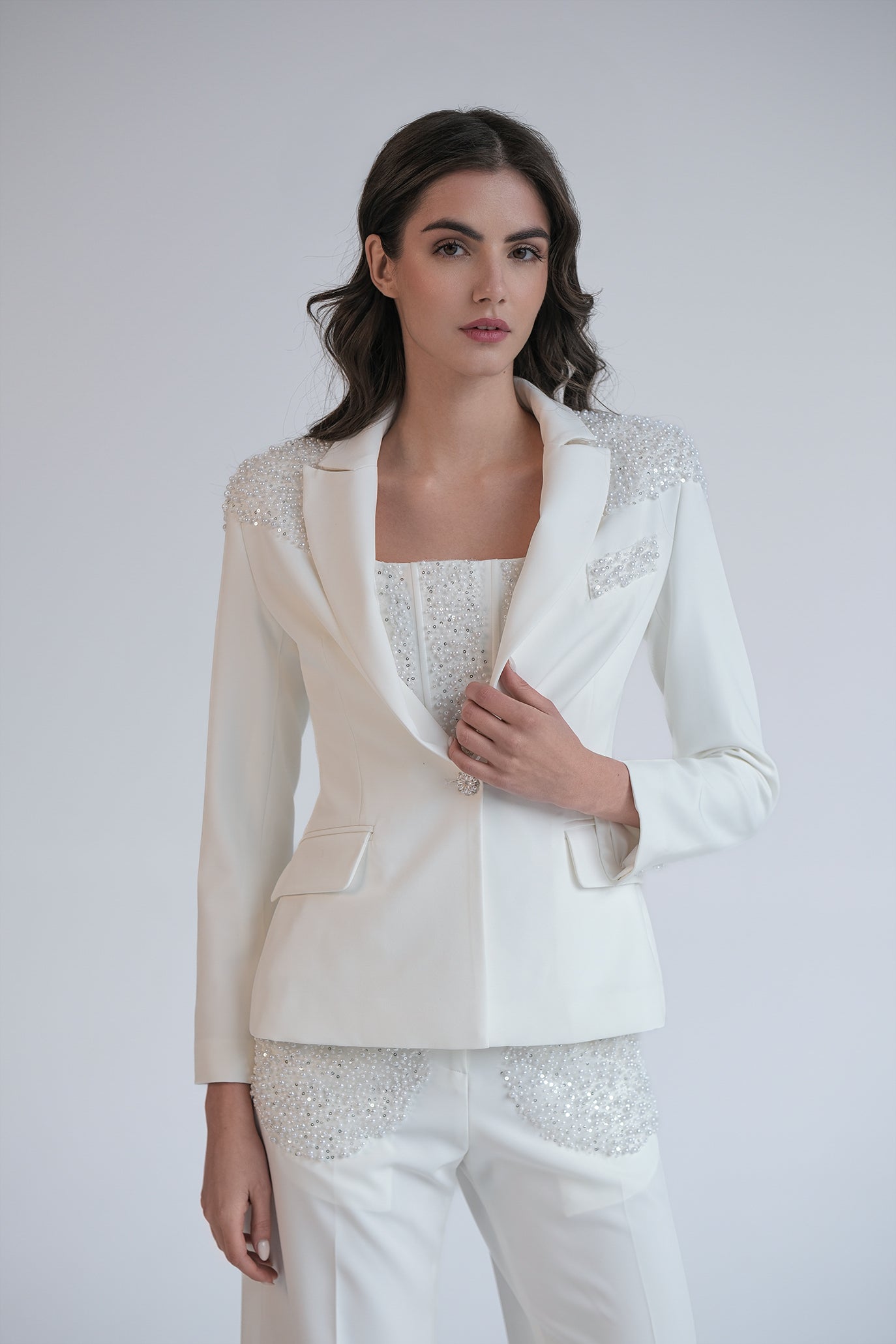 Костюм с блестящи елементи в бяло: Selenes