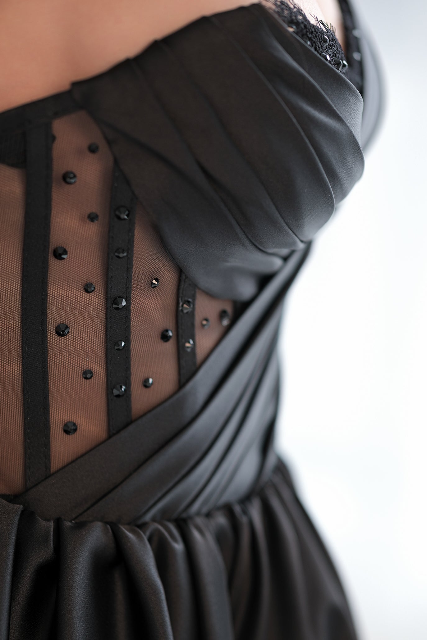 Коктейлна рокля в черно: Selina