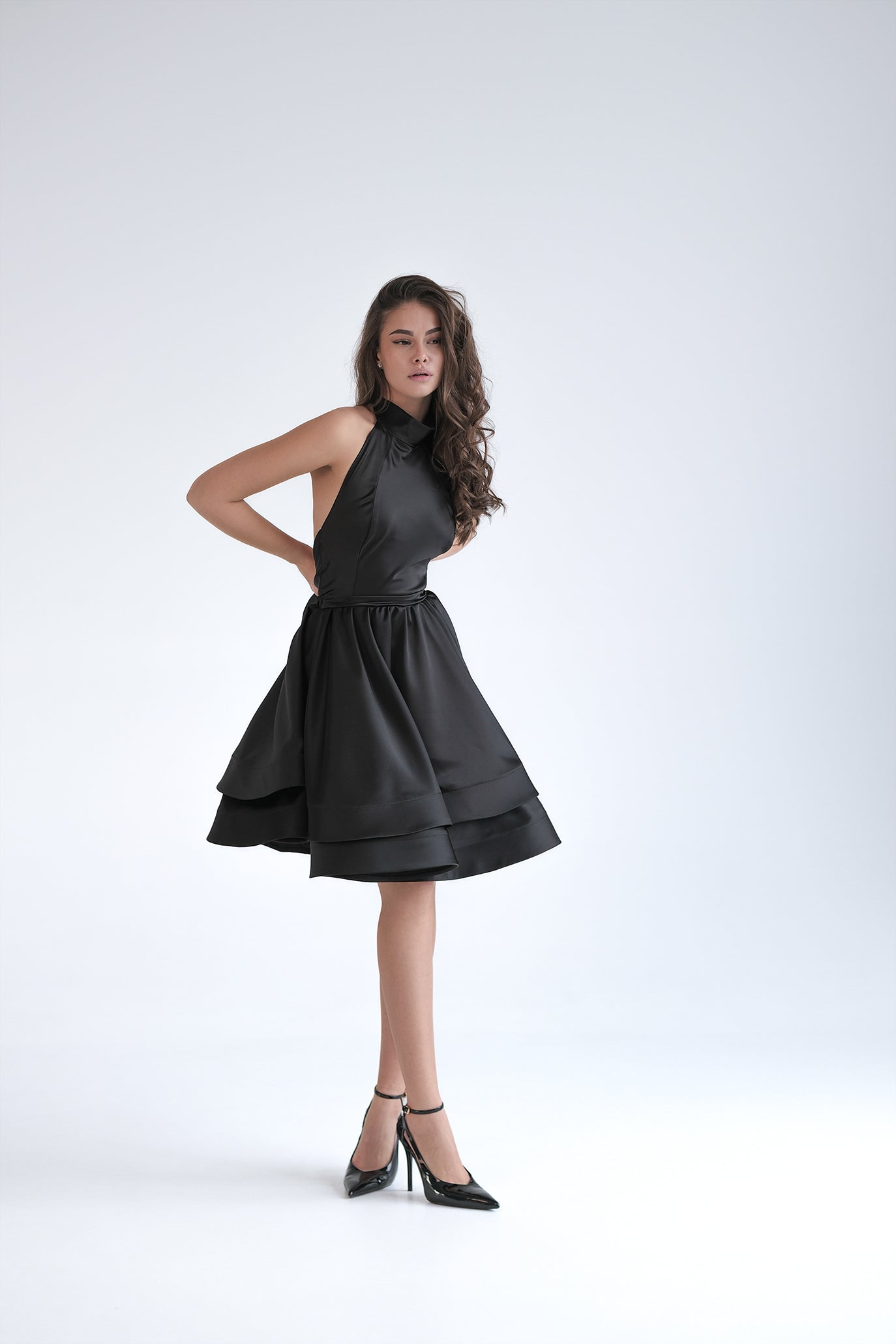 Коктейлна рокля в черно: Belle