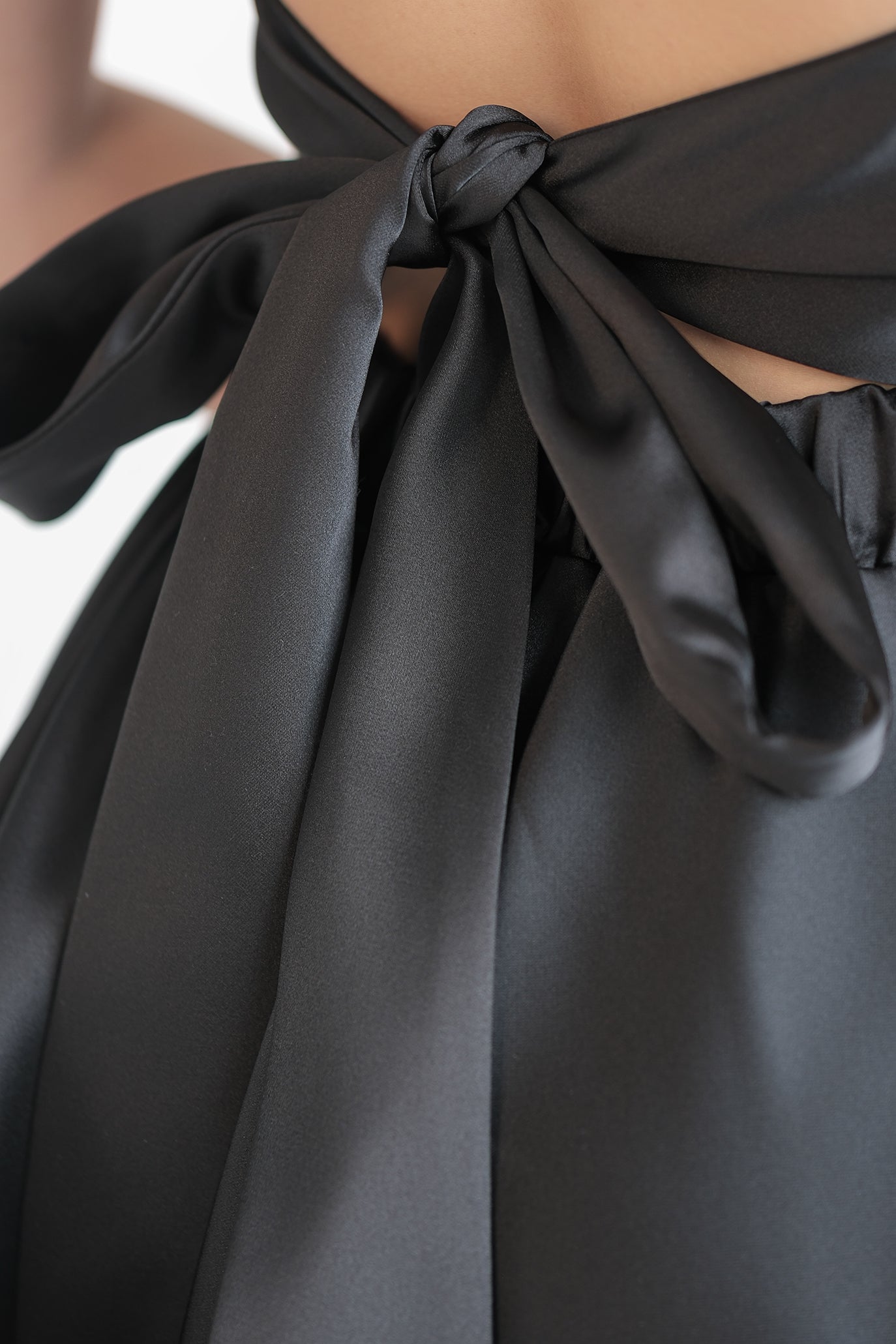 Коктейлна рокля в черно: Belle