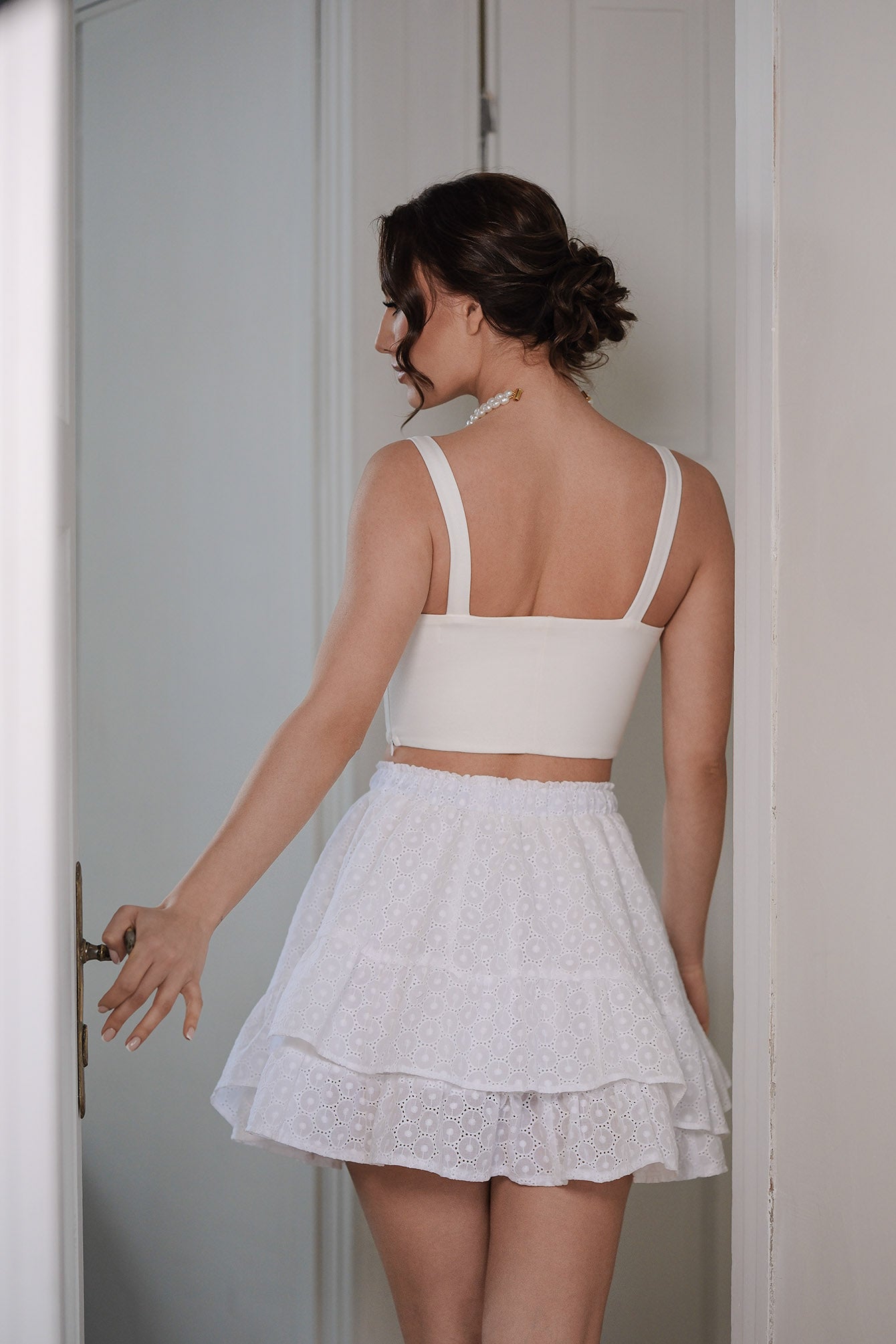 Loose short skirt in white: Ambitious