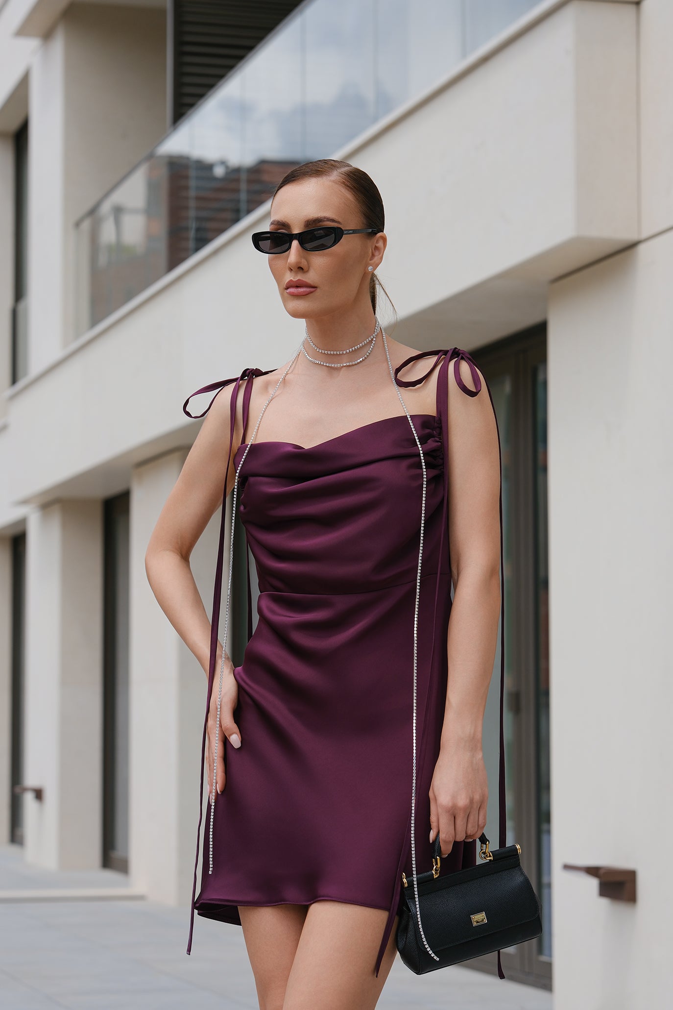 Къса рокля с верижка в бордо: Glowria
