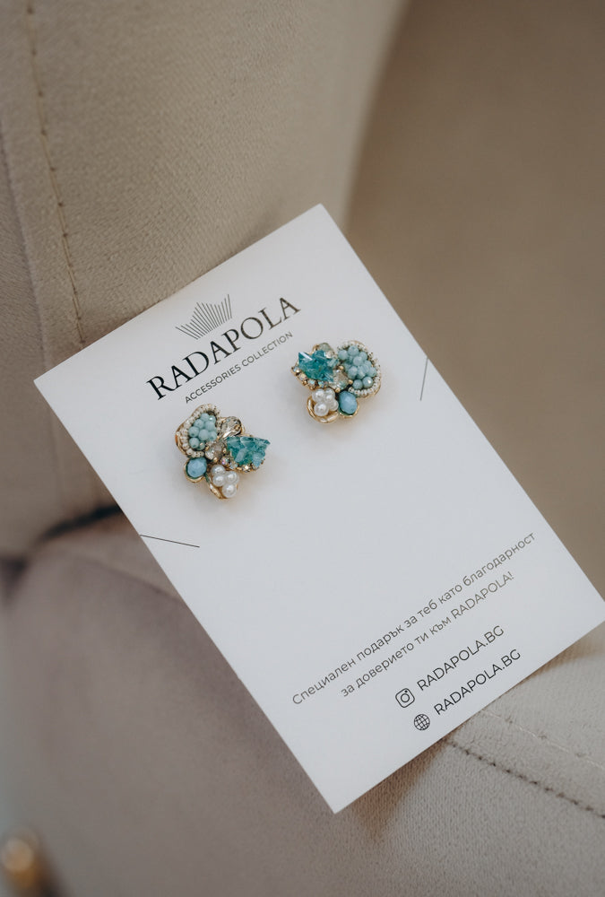 Delicate earrings in emerald green 