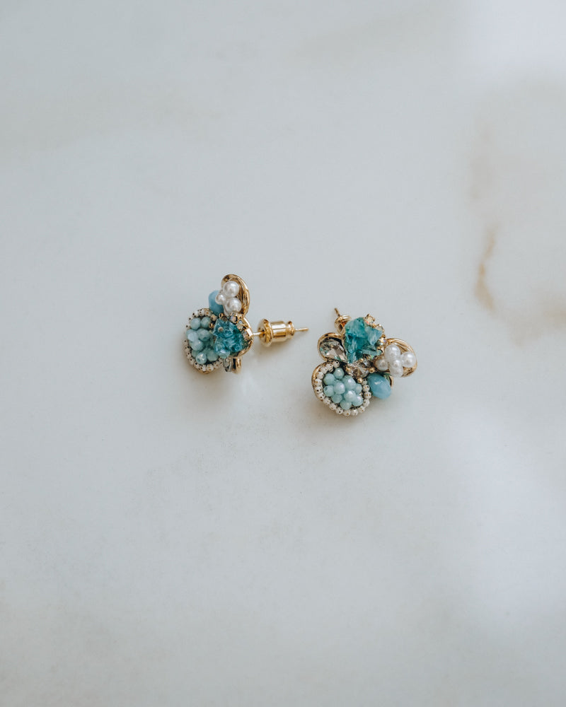 Delicate earrings in emerald green 