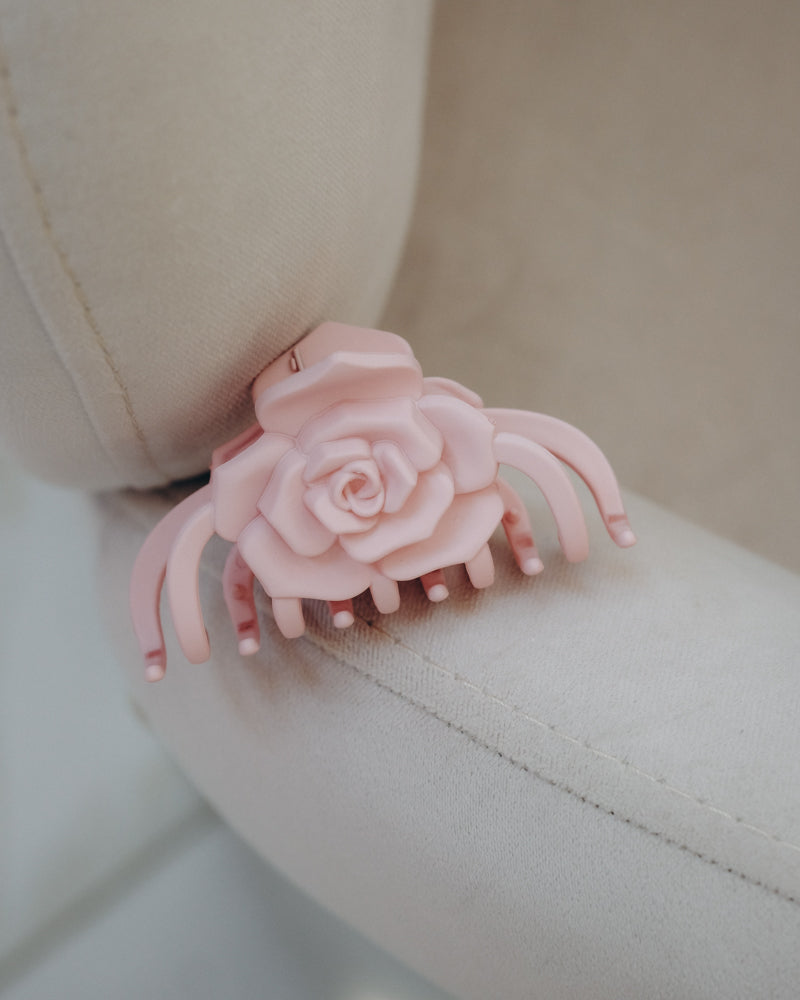 Hair clip in pink or blue 