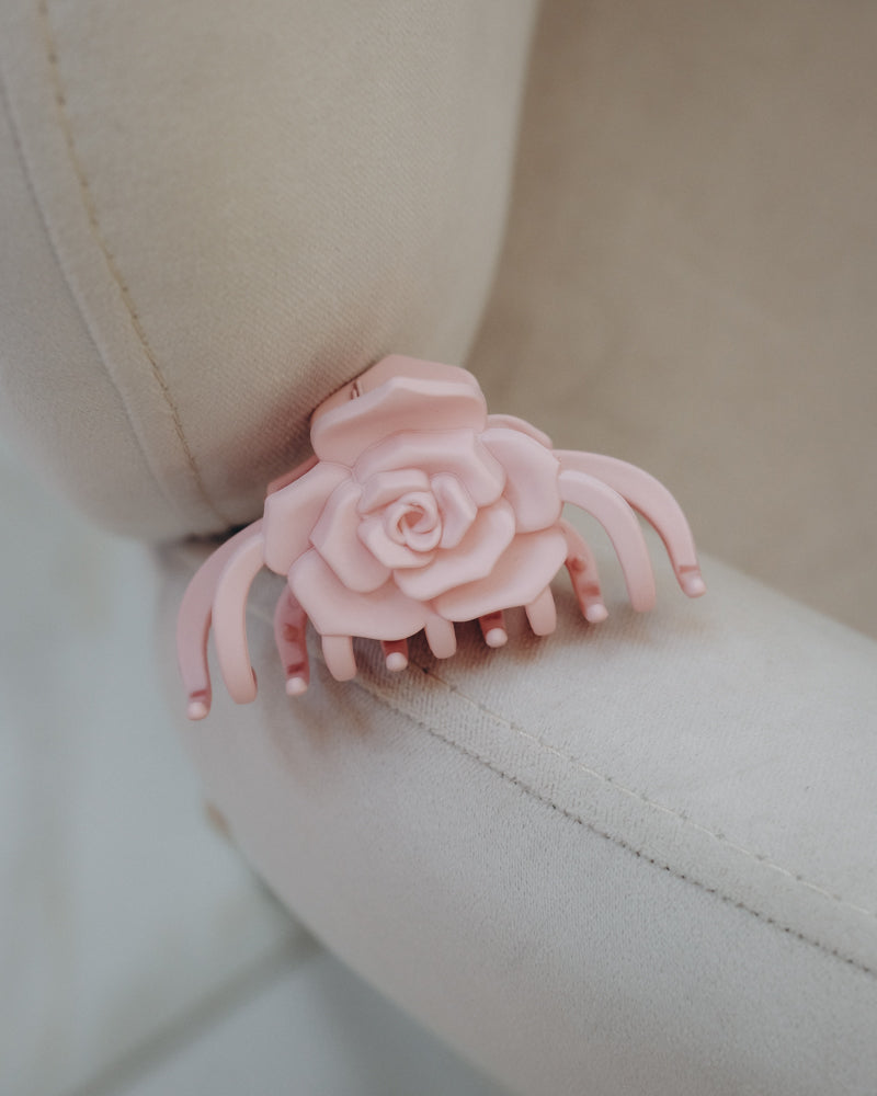 Hair clip in pink or blue 