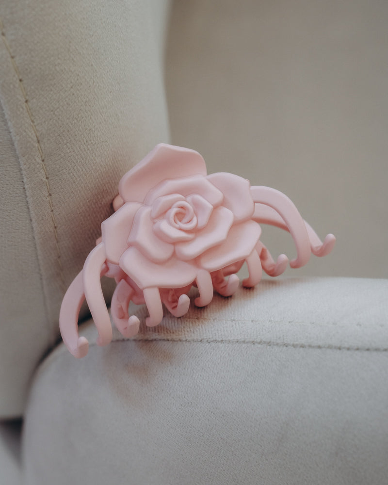 Hair clip in pink or blue 