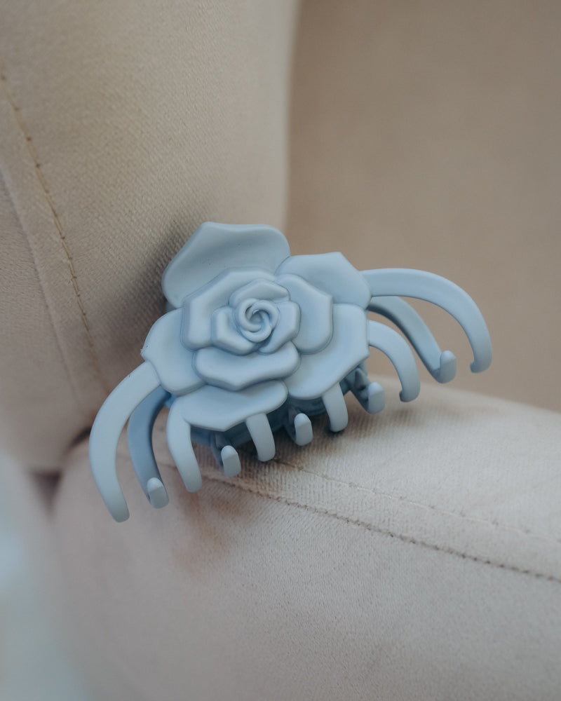 Hair clip in pink or blue 