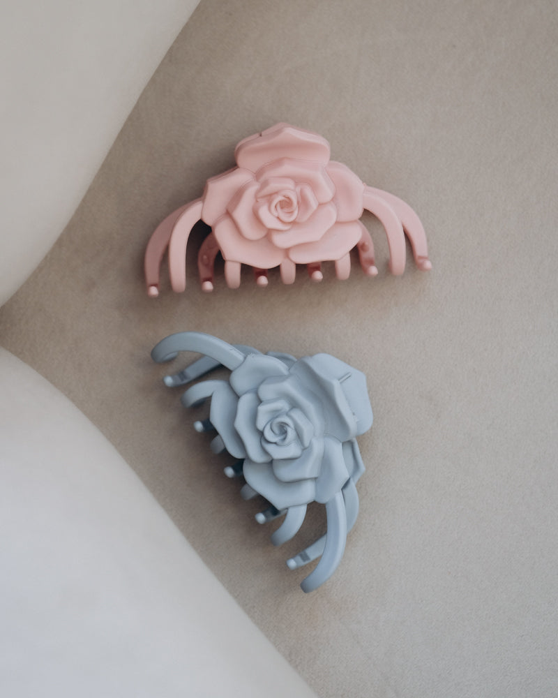 Hair clip in pink or blue 