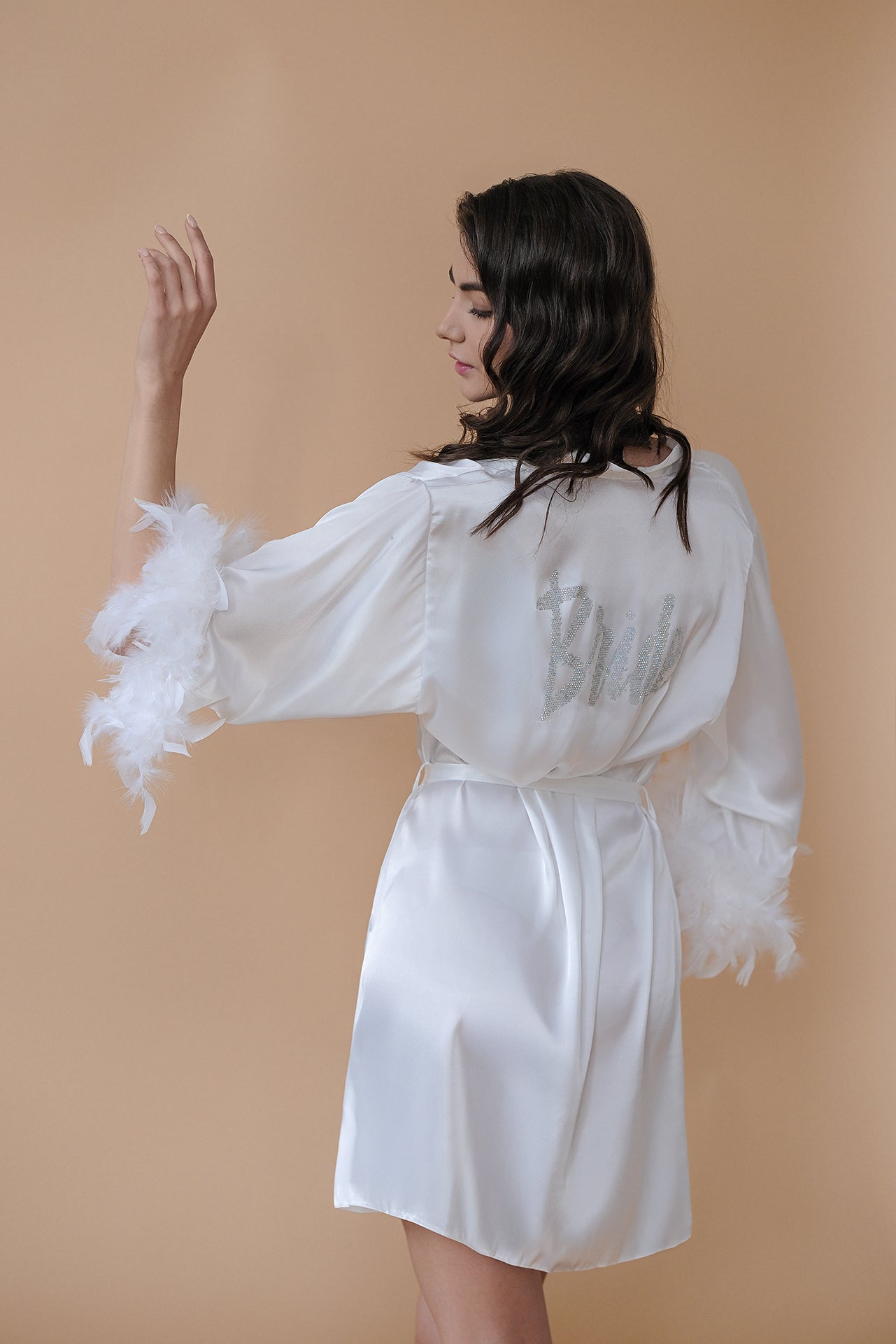 Luxurious feather robe: Bride