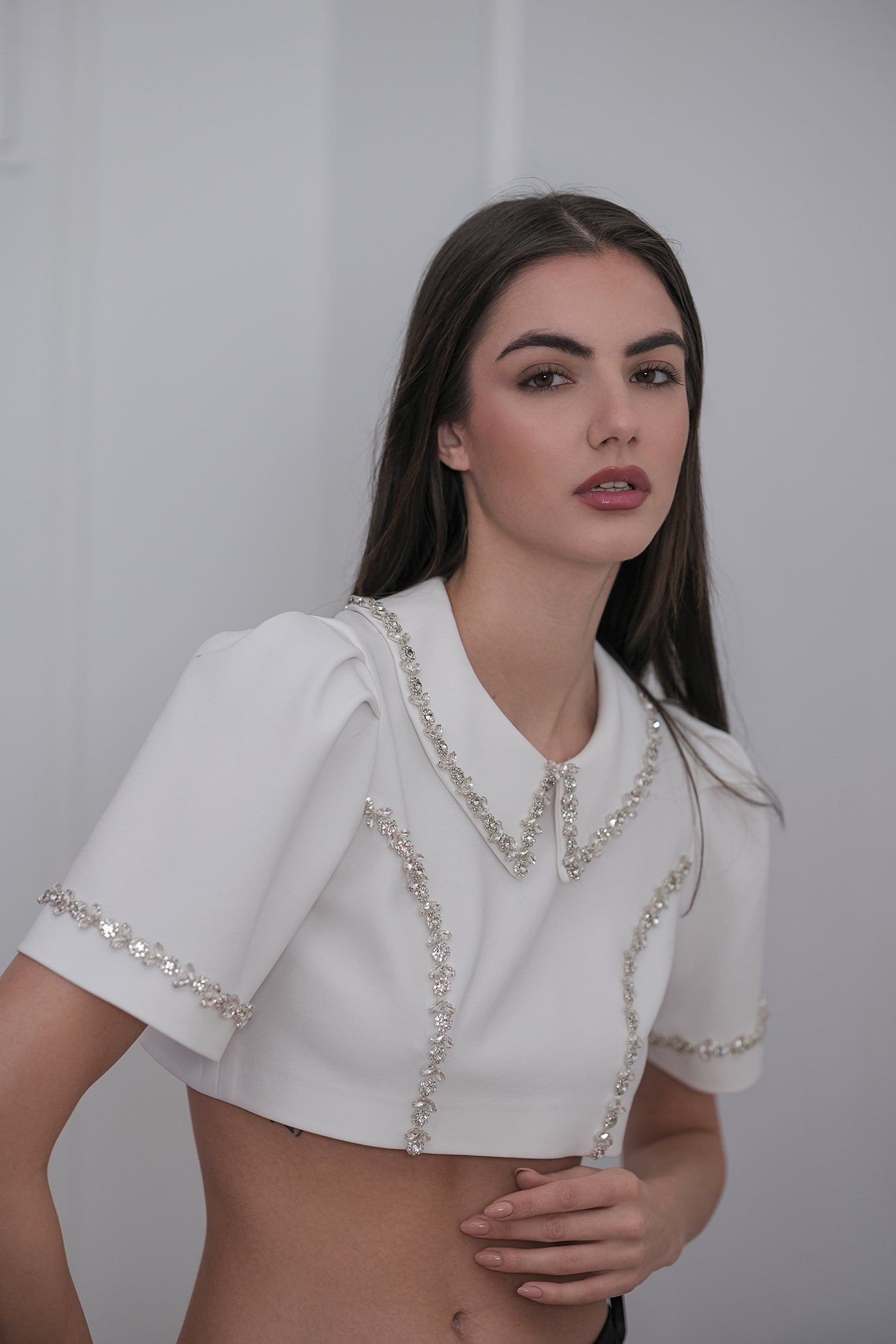 Топ с декорация в бяло: Selenes