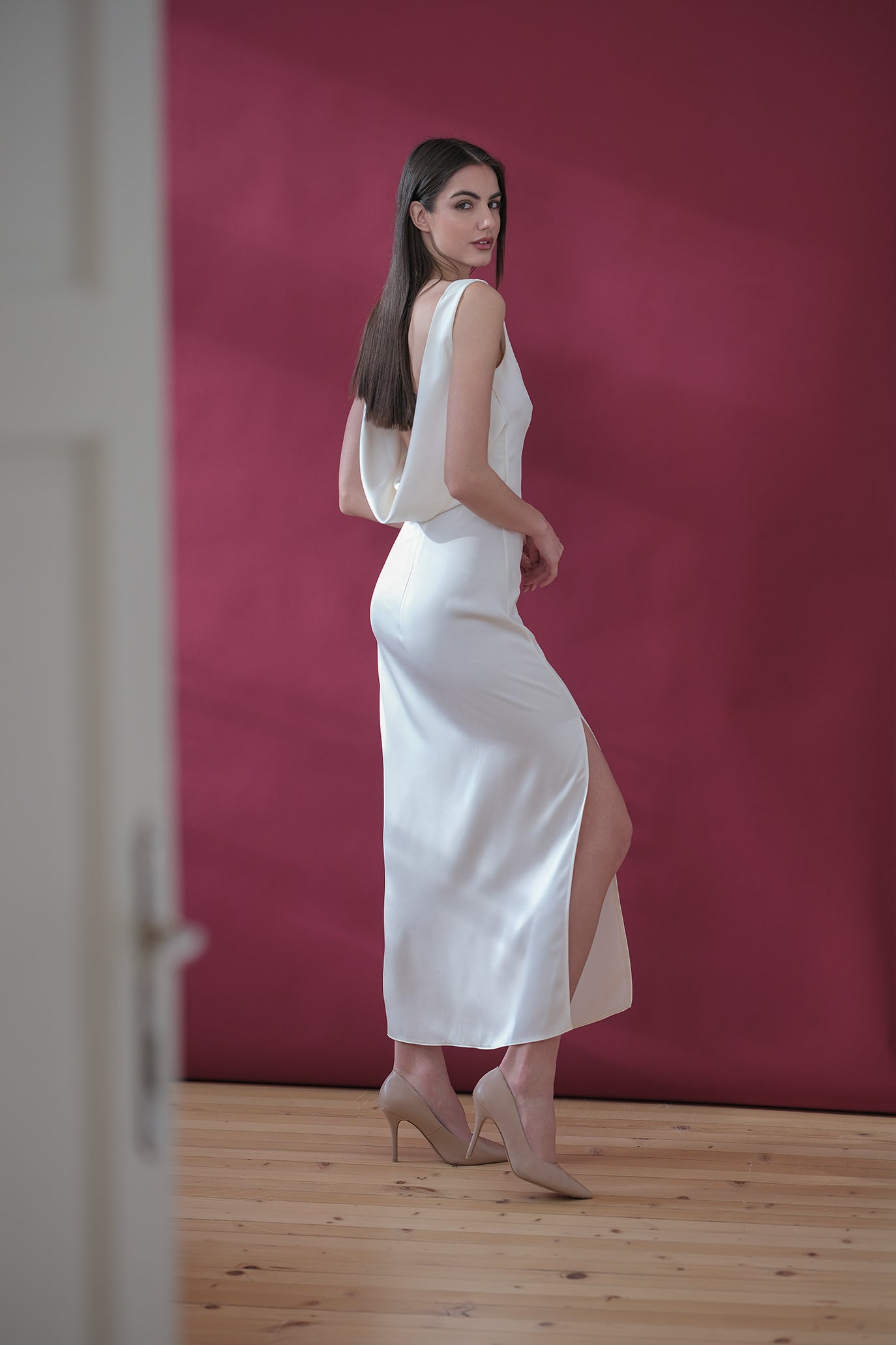 Дълга елегантна рокля в бяло: Sena