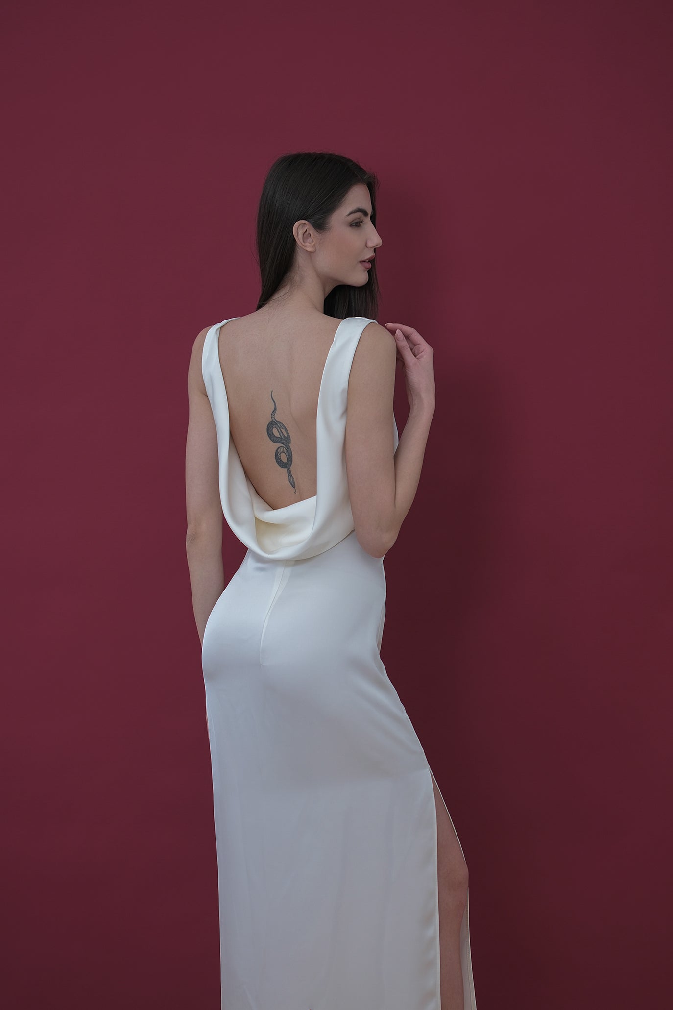 Дълга елегантна рокля в бяло: Sena