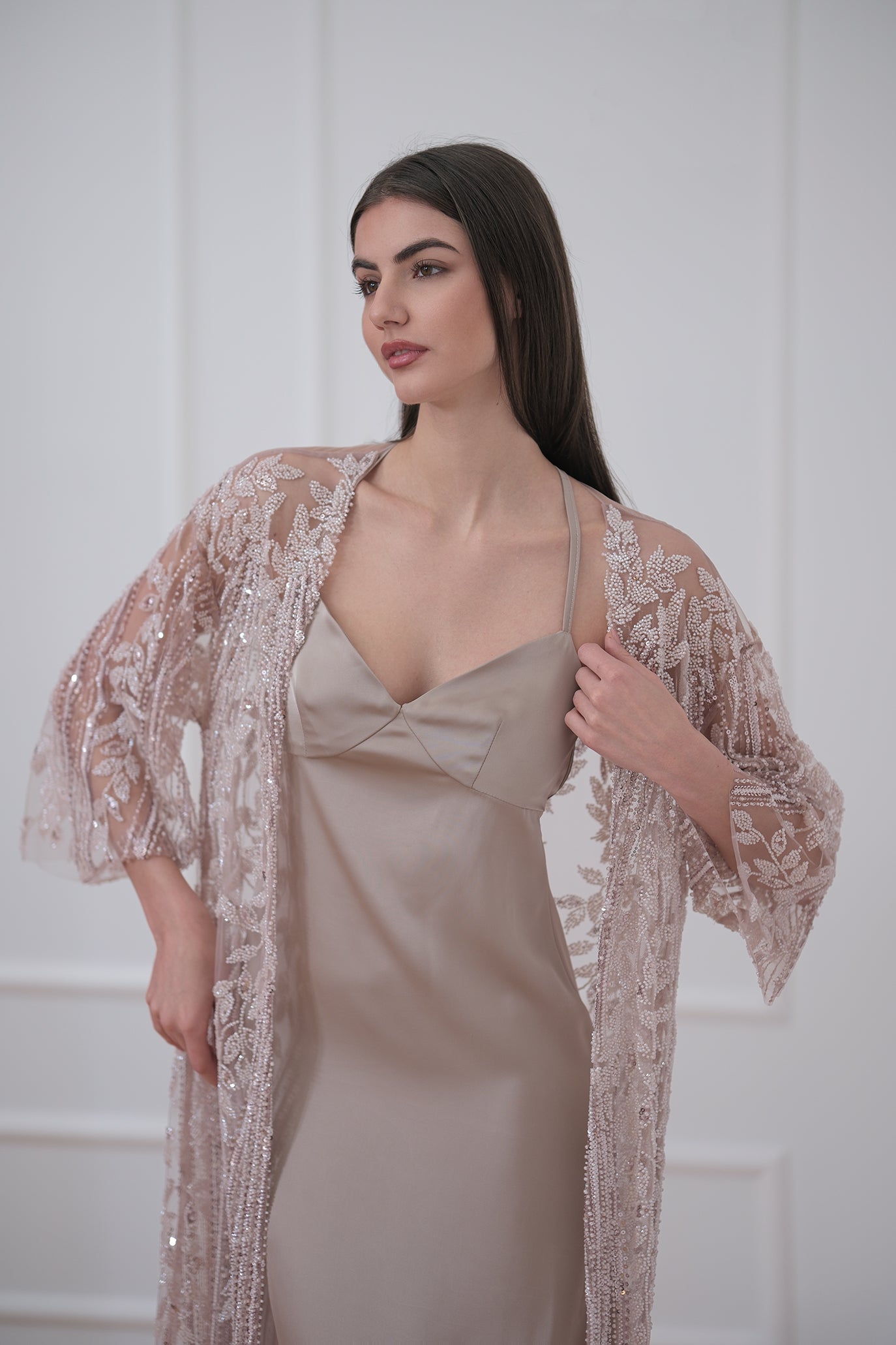 Ръчно изработена жилетка в цвят капучино: Luxury Eve