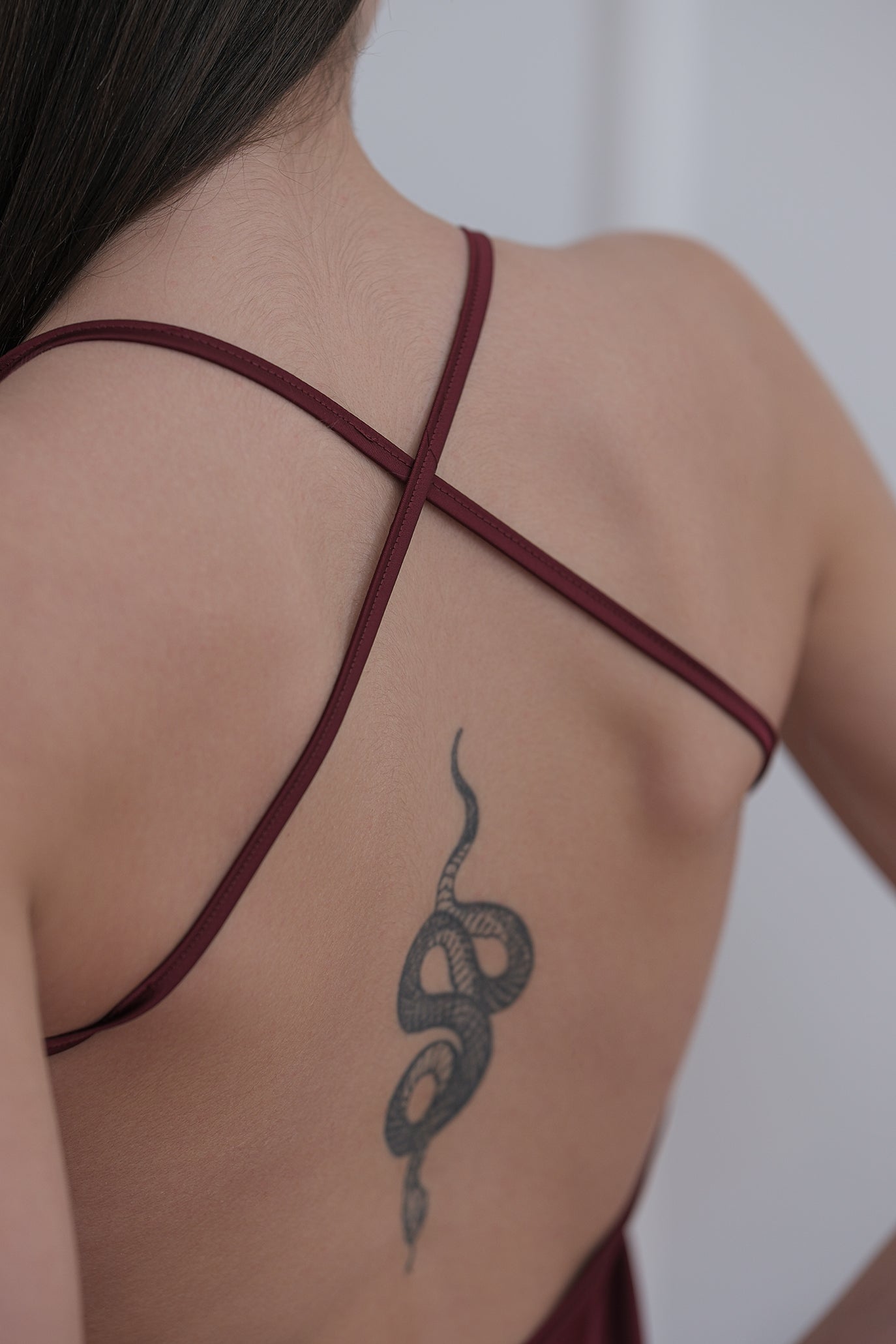 Сатенена рокля в бордо: Luxury Eve