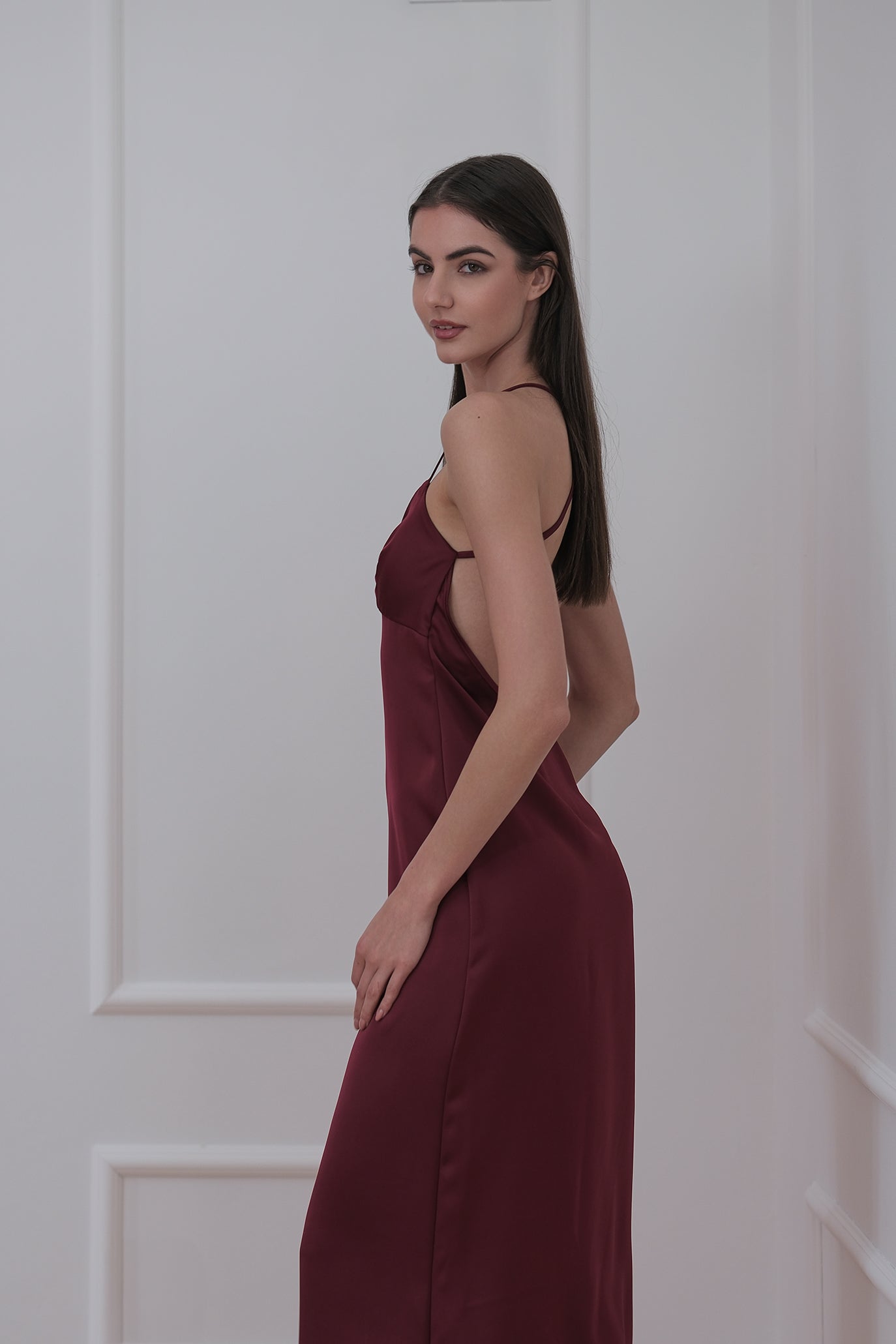 Сатенена рокля в бордо: Luxury Eve