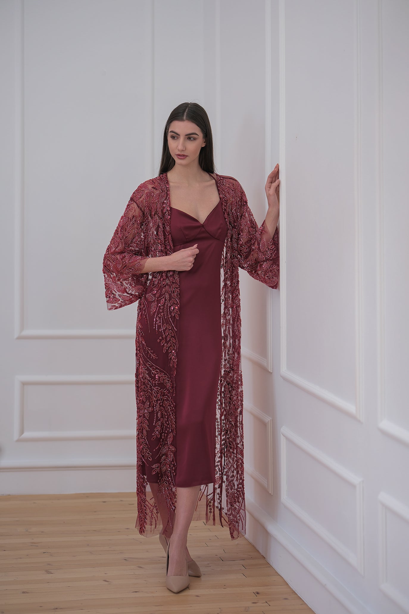 Сатенена рокля в бордо: Luxury Eve