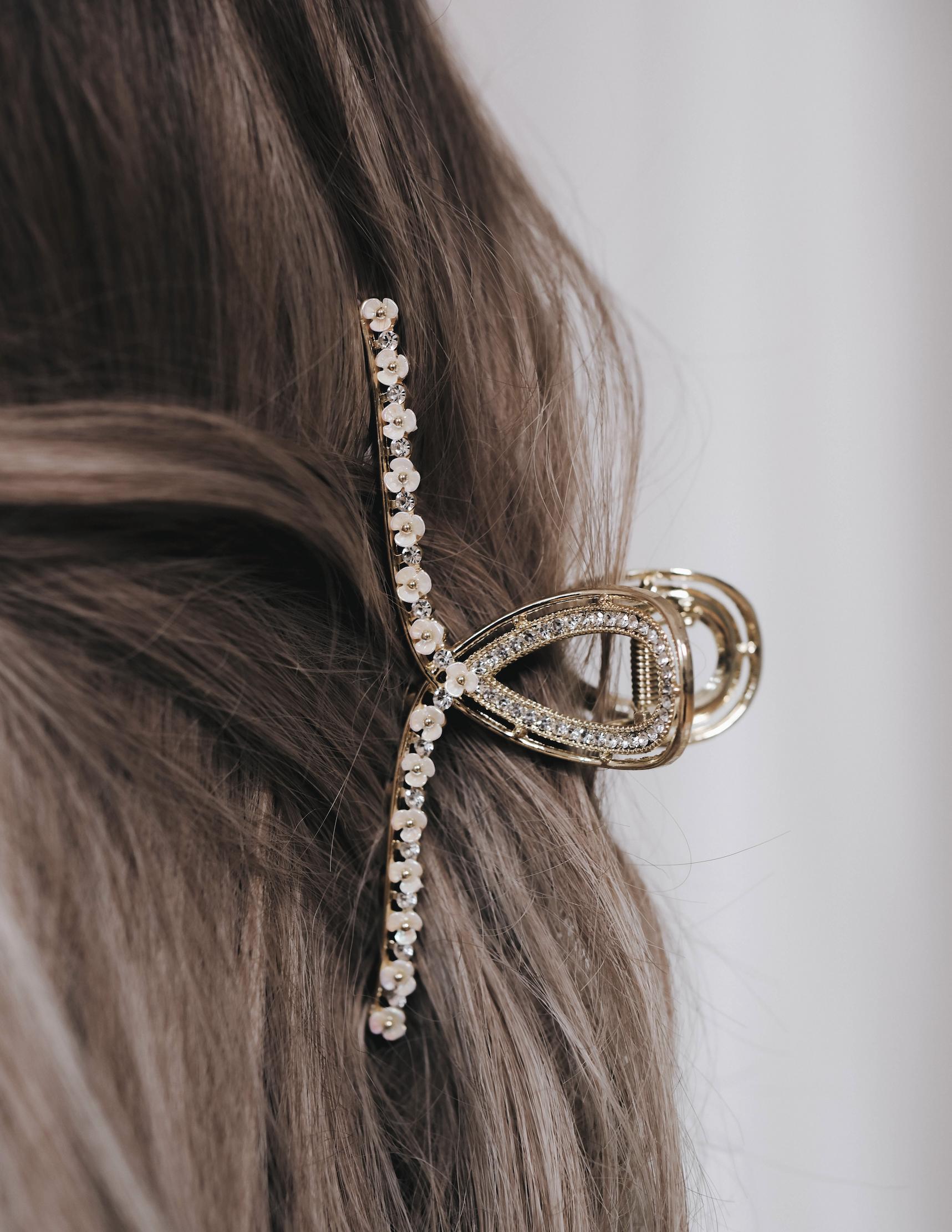 Mini flower brooch