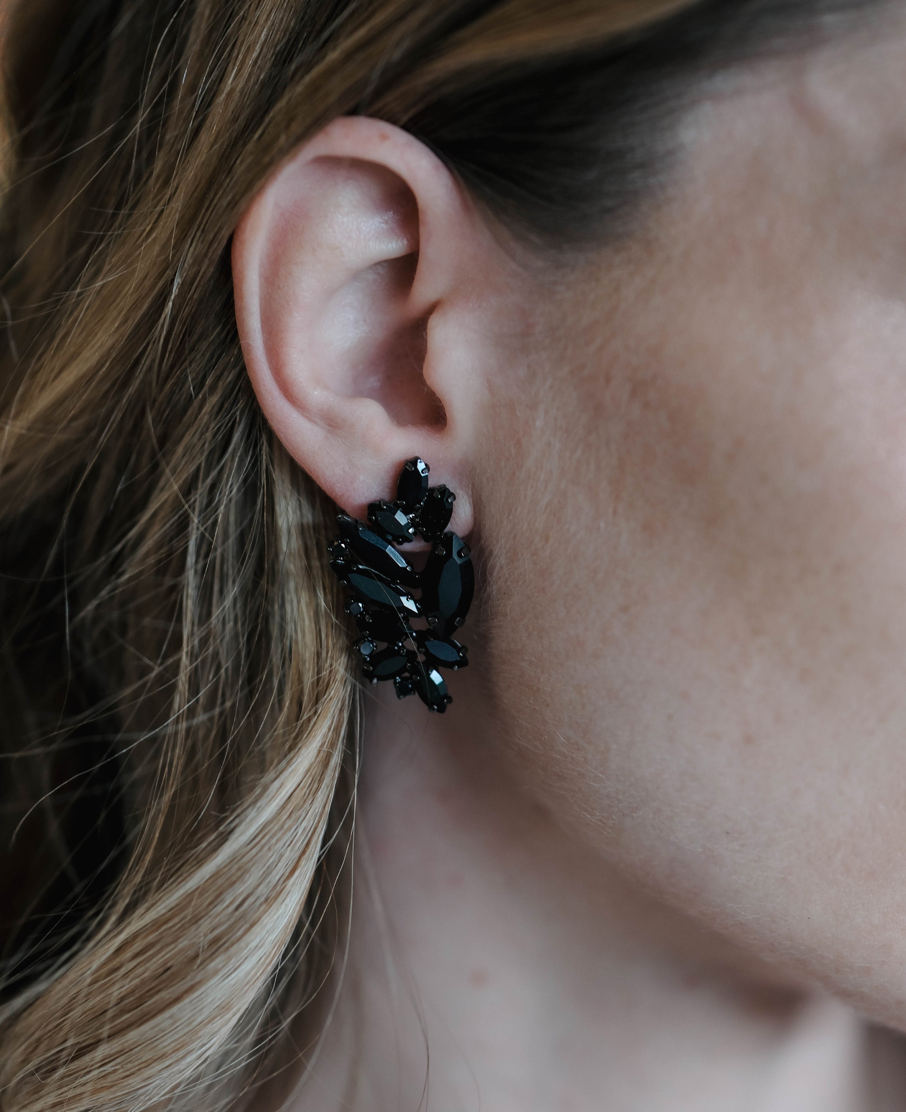 Black earrings with zirconium: Nero 