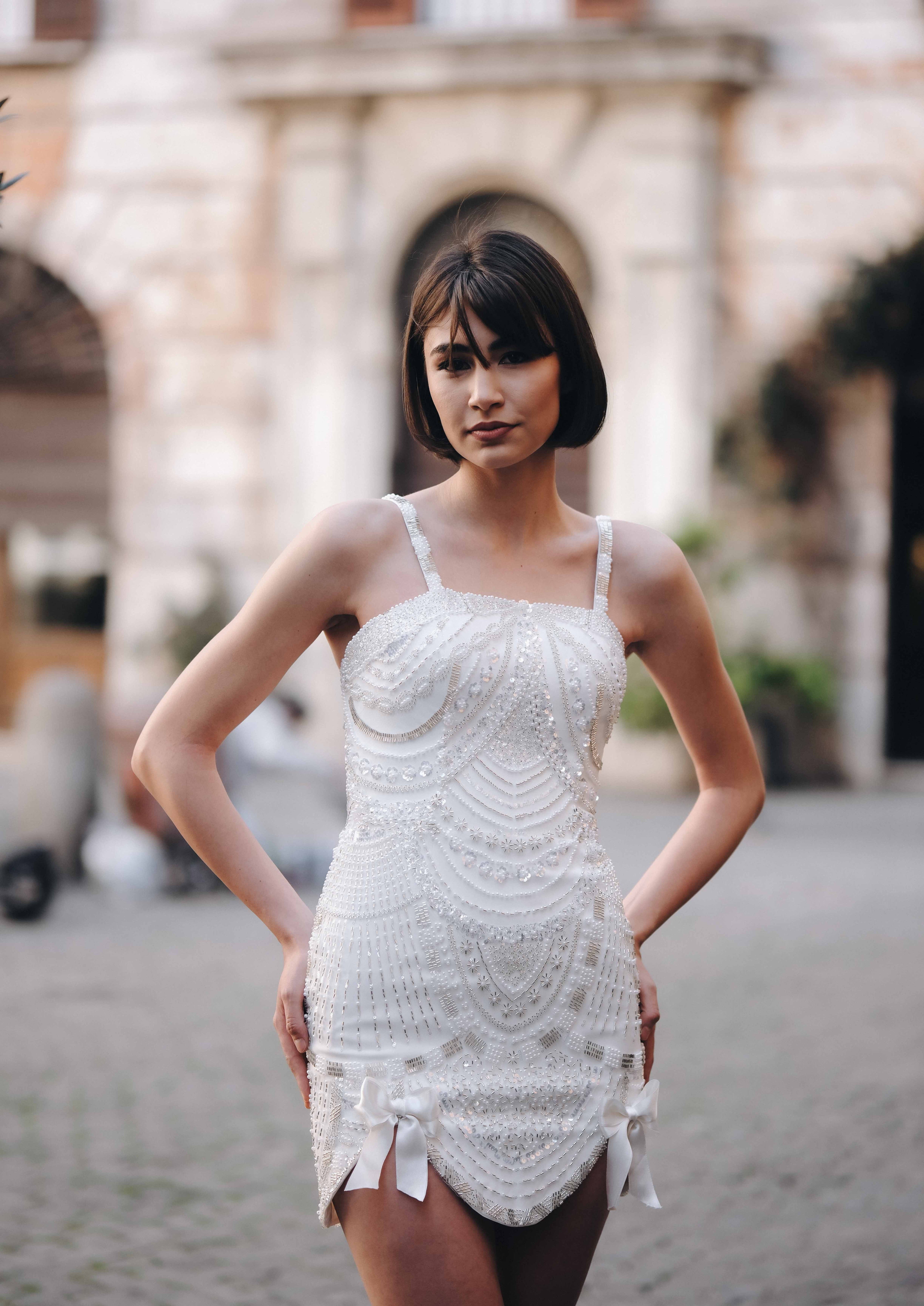 Short corset dress in white: Luméra