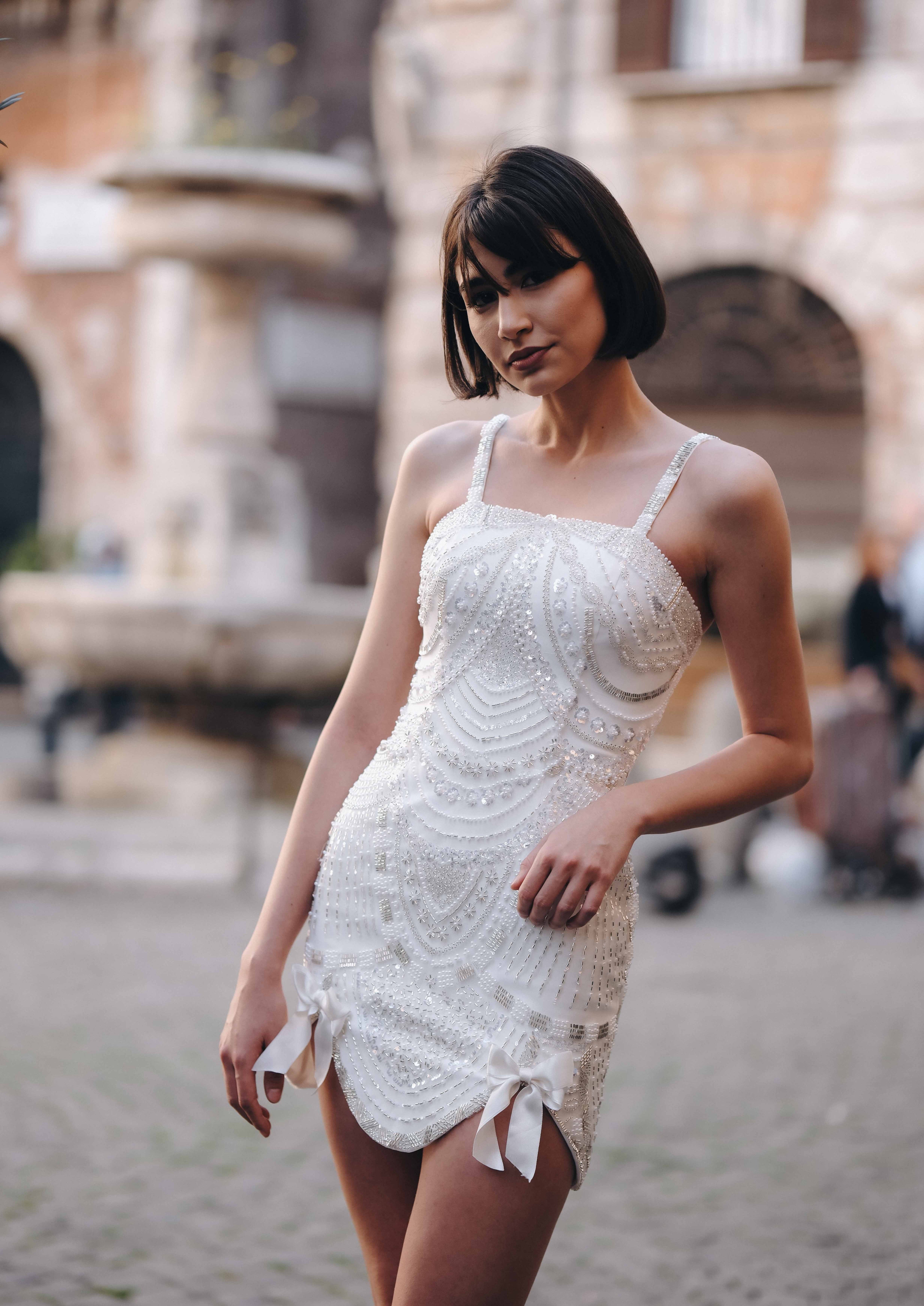 Short corset dress in white: Luméra