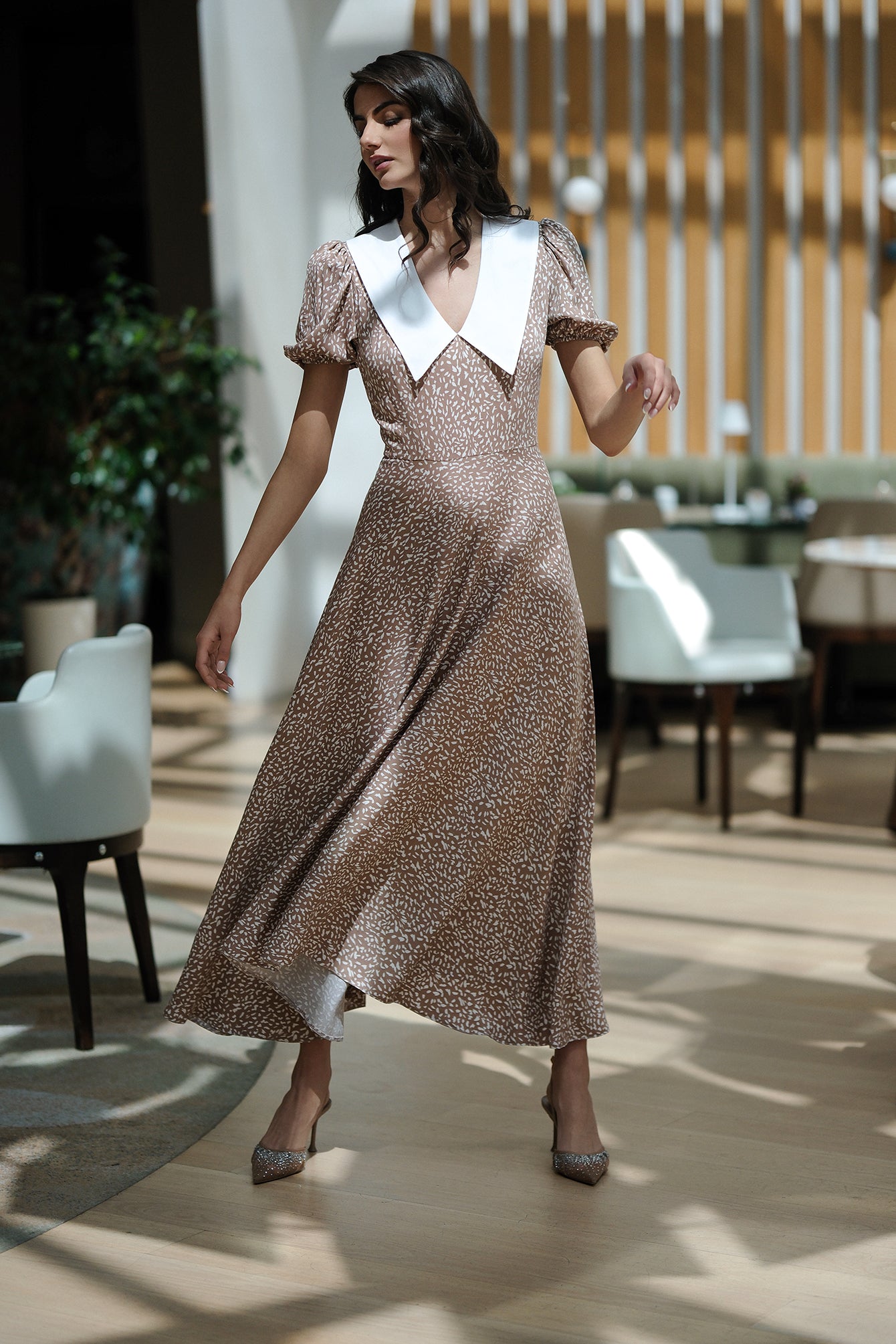 Casual dress in brown: Lianne