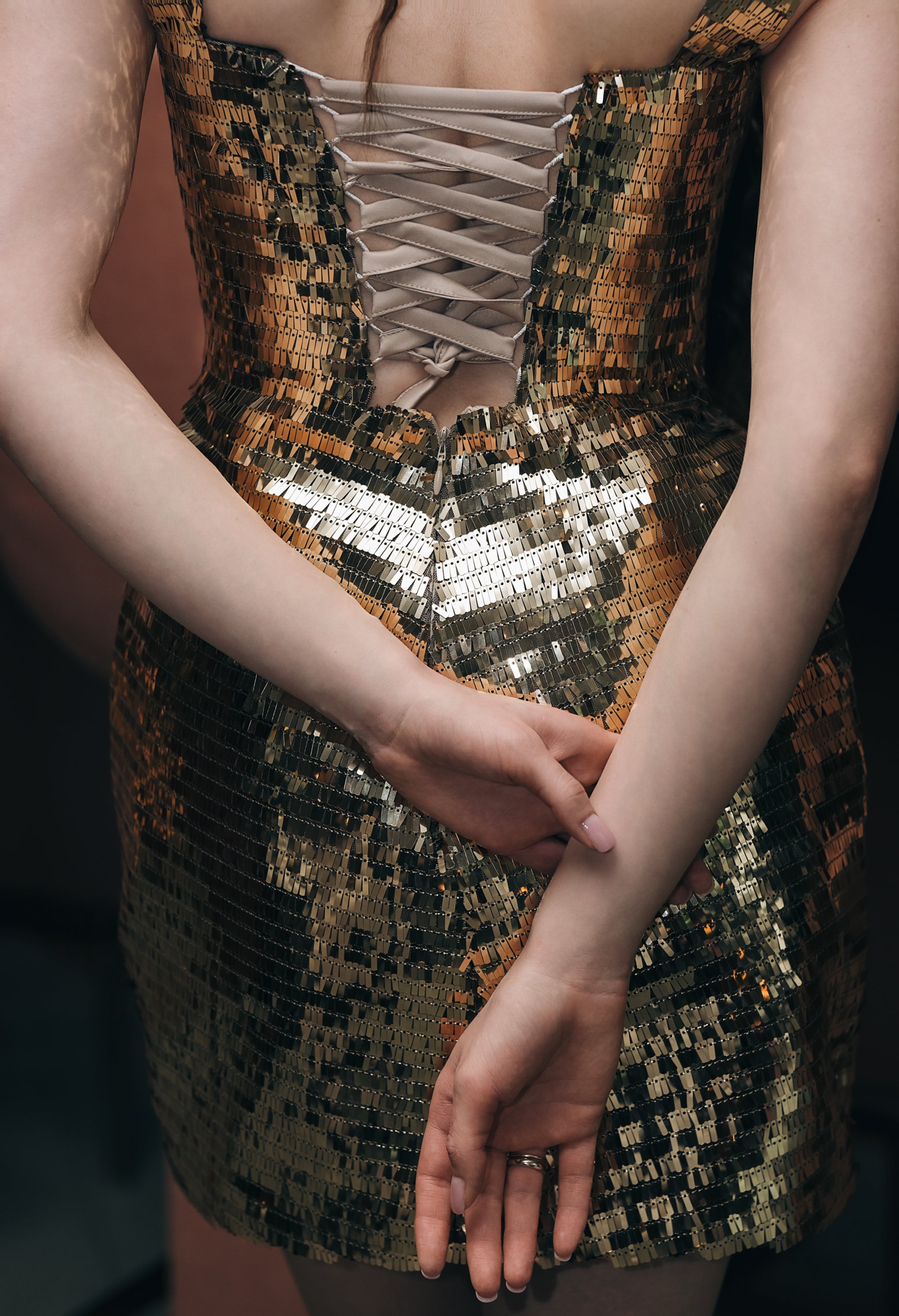 Коктейлна рокля в златисто: Glam