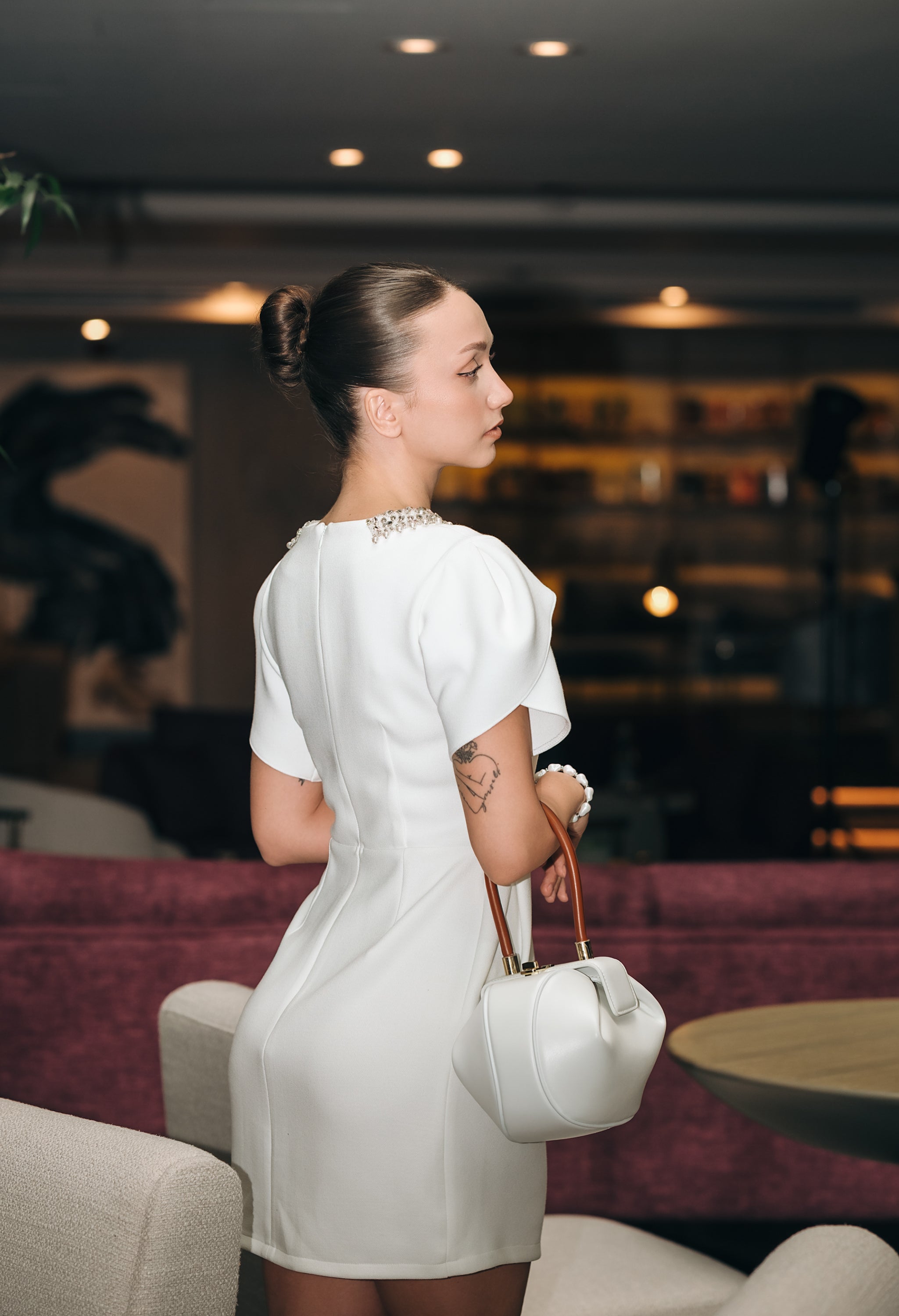 Коктейлна рокля в бяло: Loara