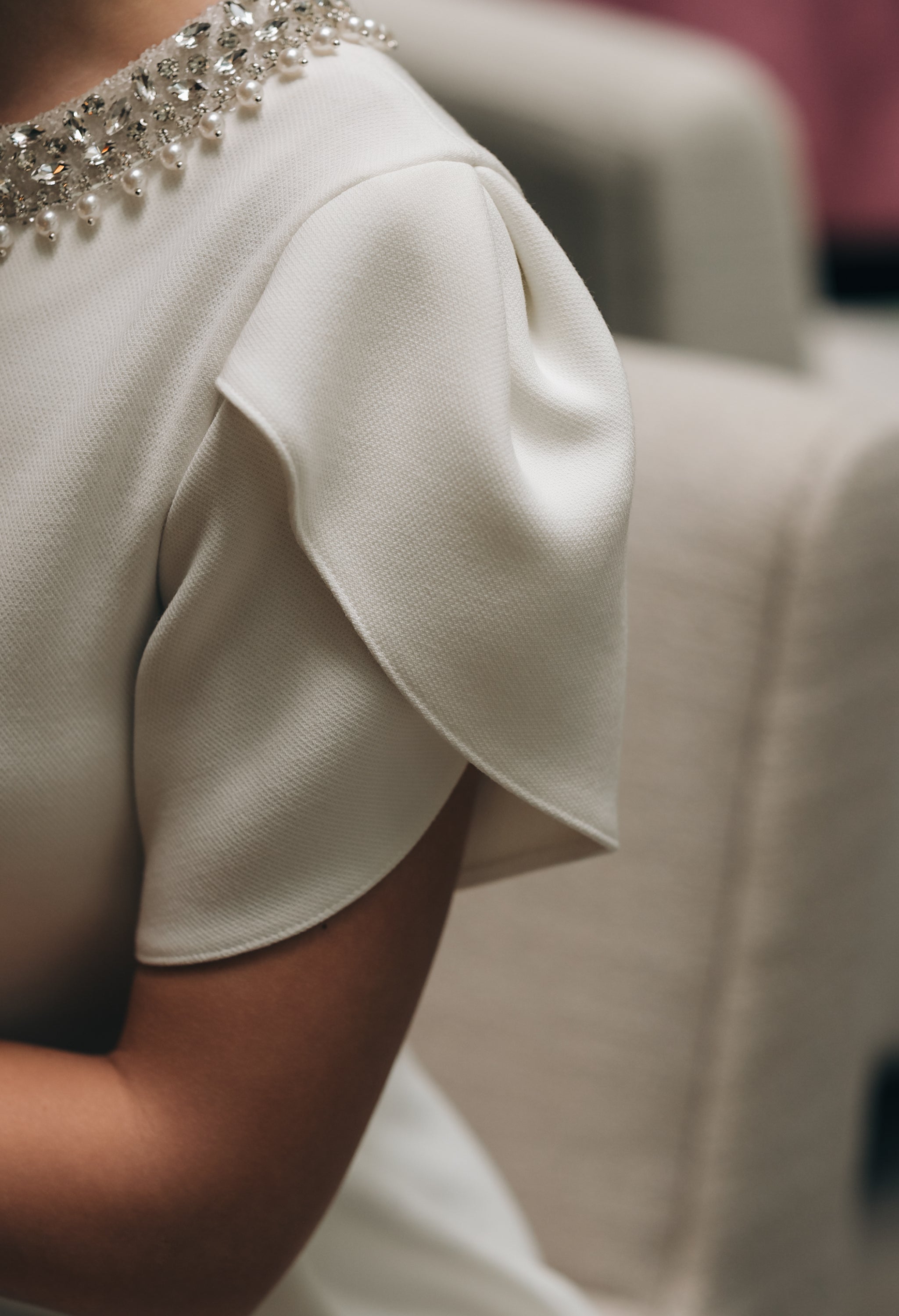 Коктейлна рокля в бяло: Loara