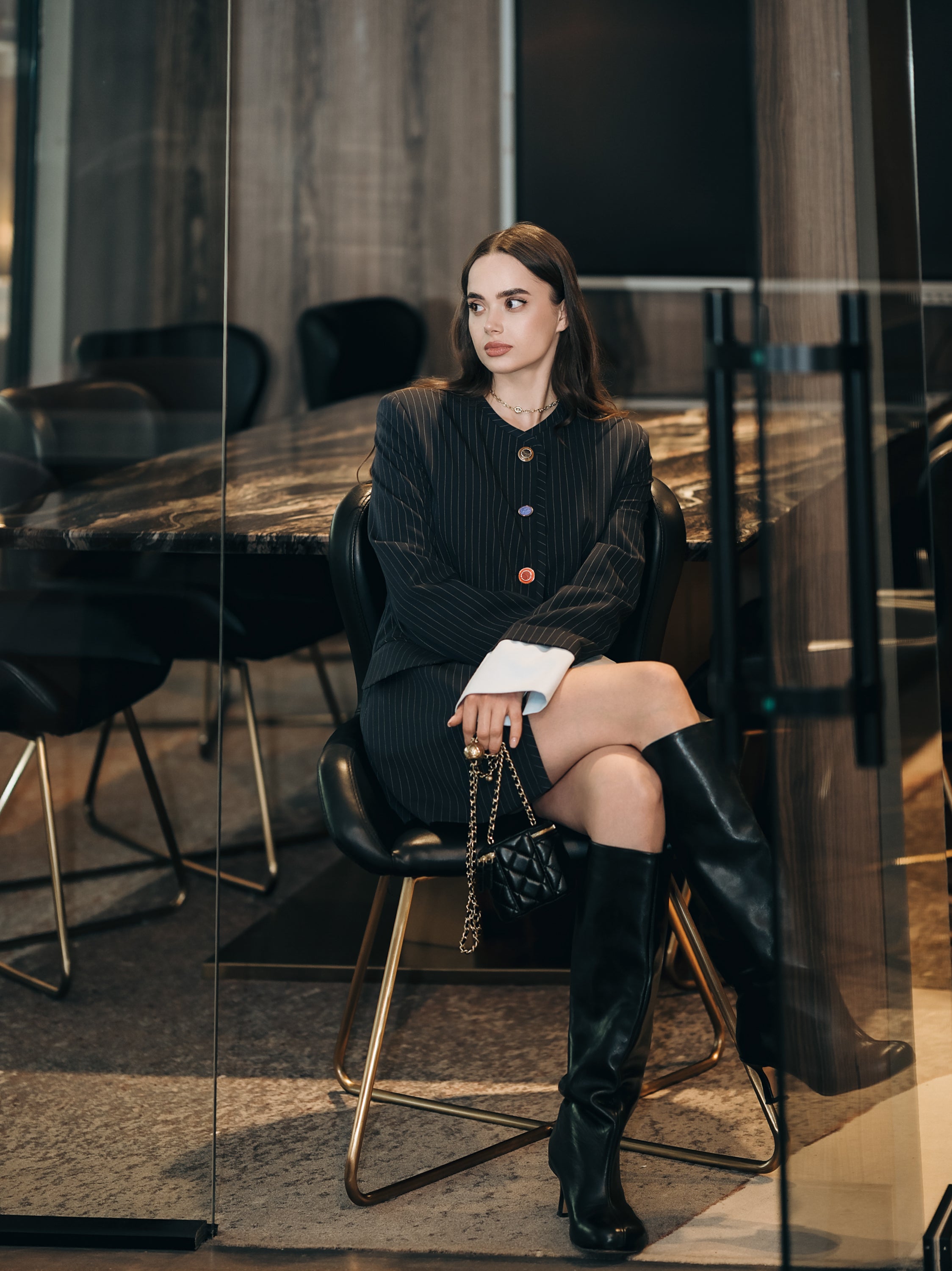 Костюм с къси панталони в тъмносиньо: Atanasia