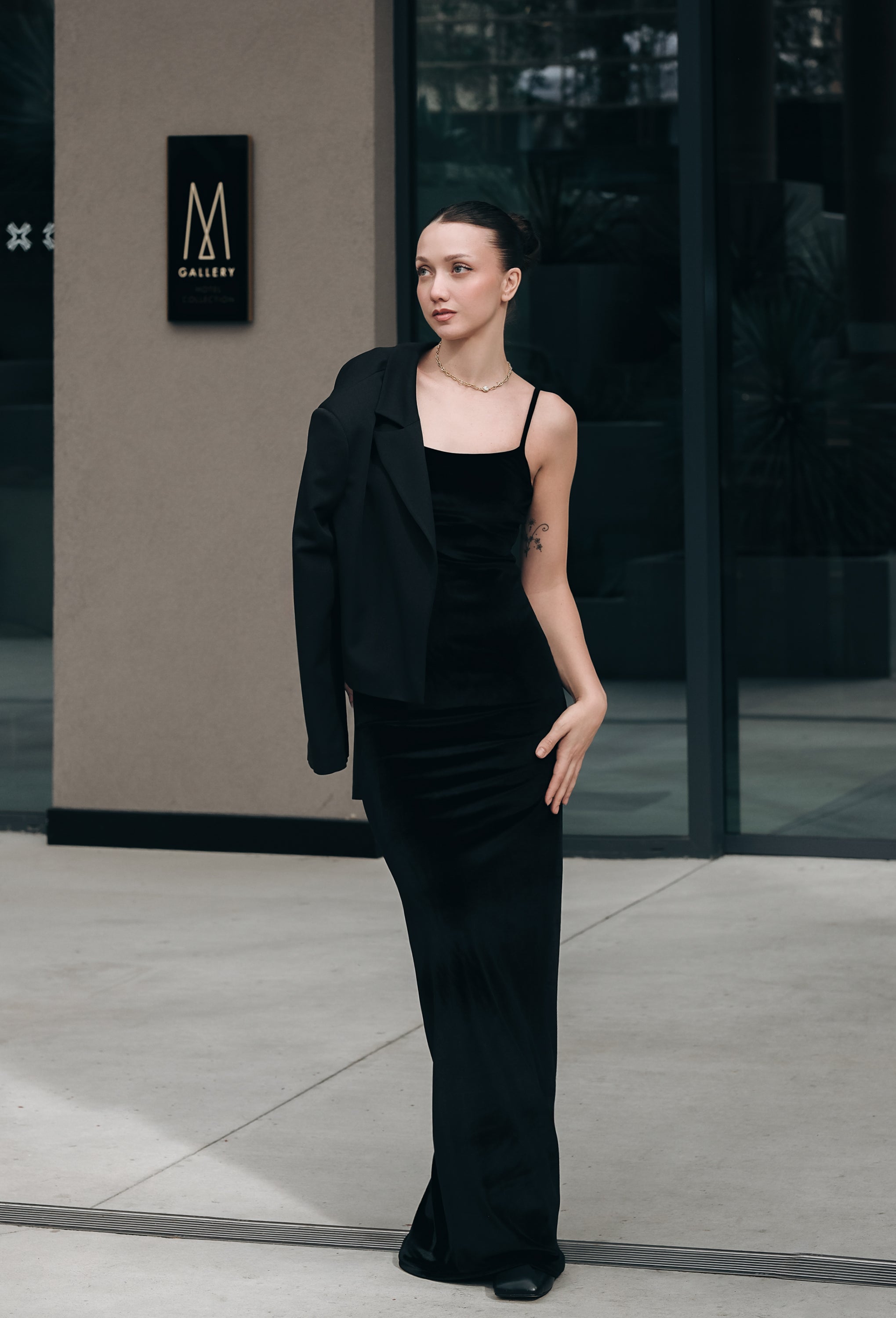 Рокля по тялото с оформящ ефект: Kadiffe Black