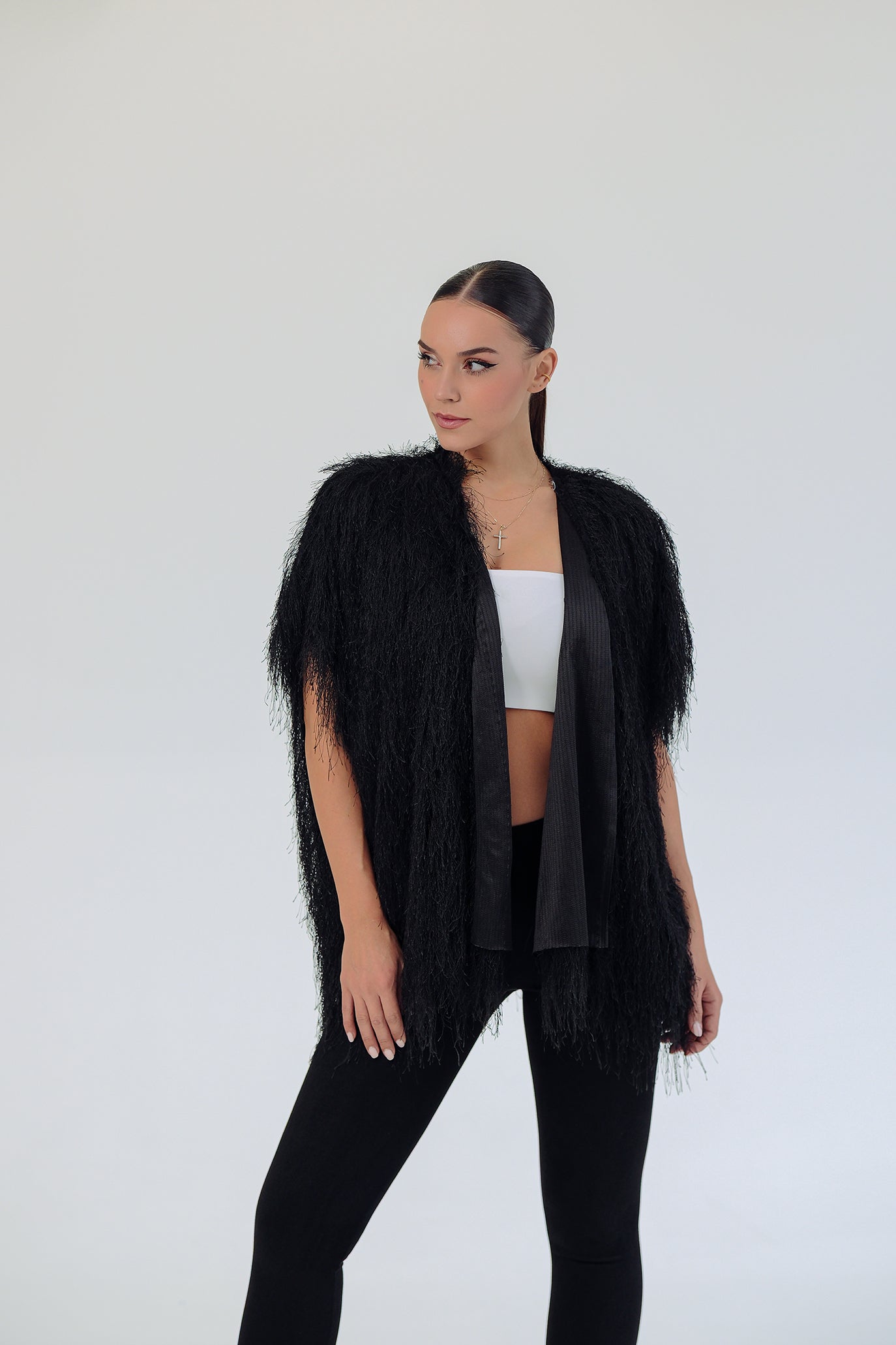 Къс елек/жилетка с ресни в черно: Eveline