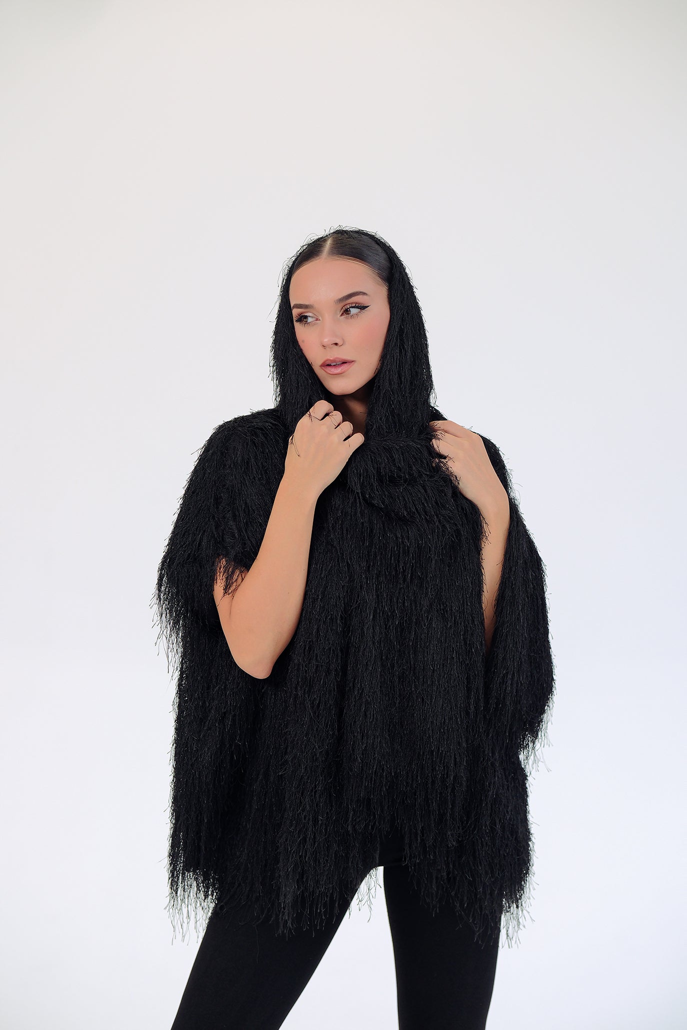 Къс елек/жилетка с ресни в черно: Eveline