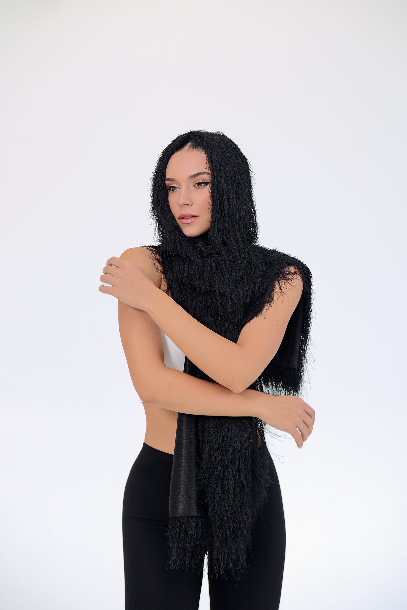 Къс елек/жилетка с ресни в черно: Eveline