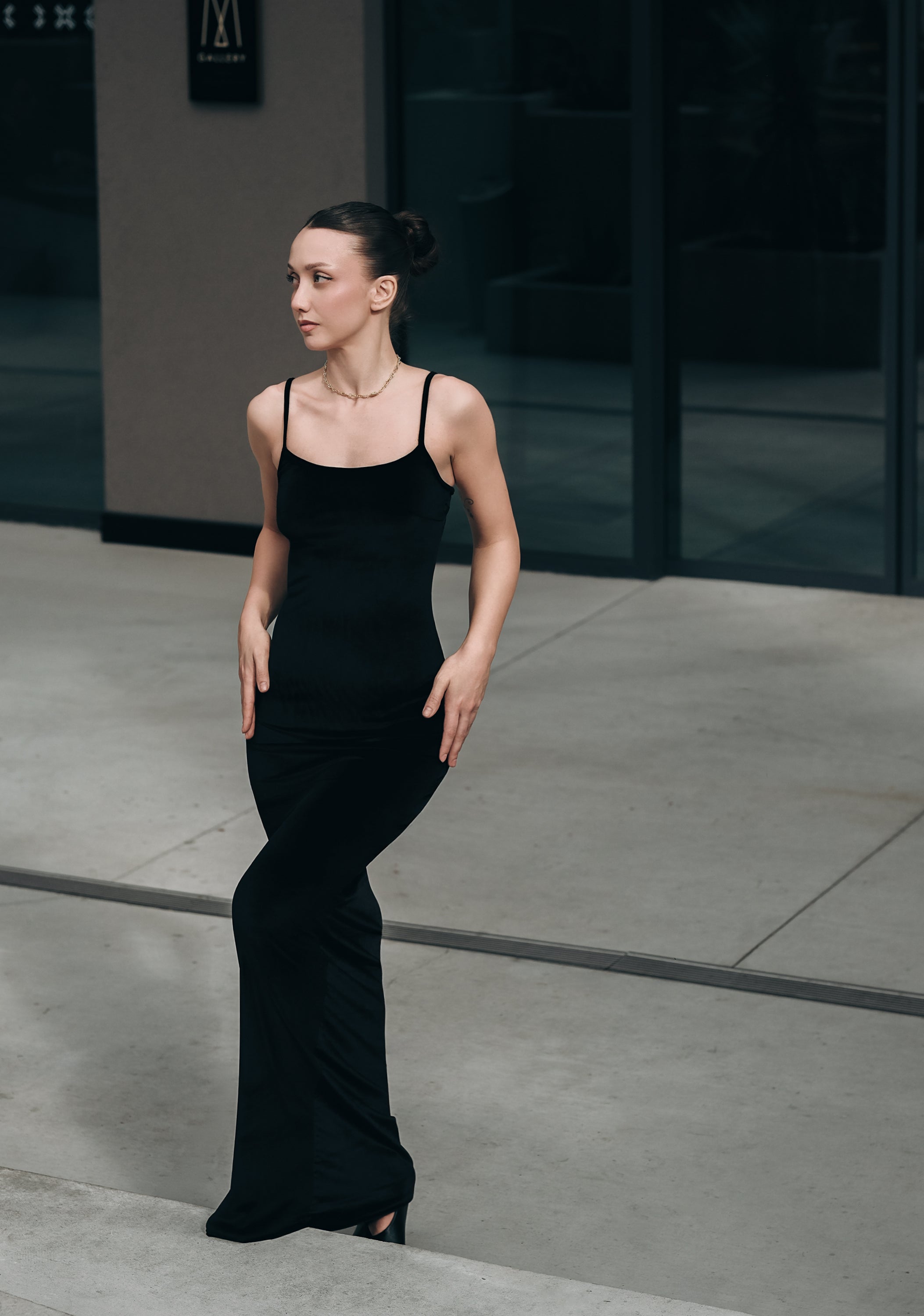 Рокля по тялото с оформящ ефект: Kadiffe Black