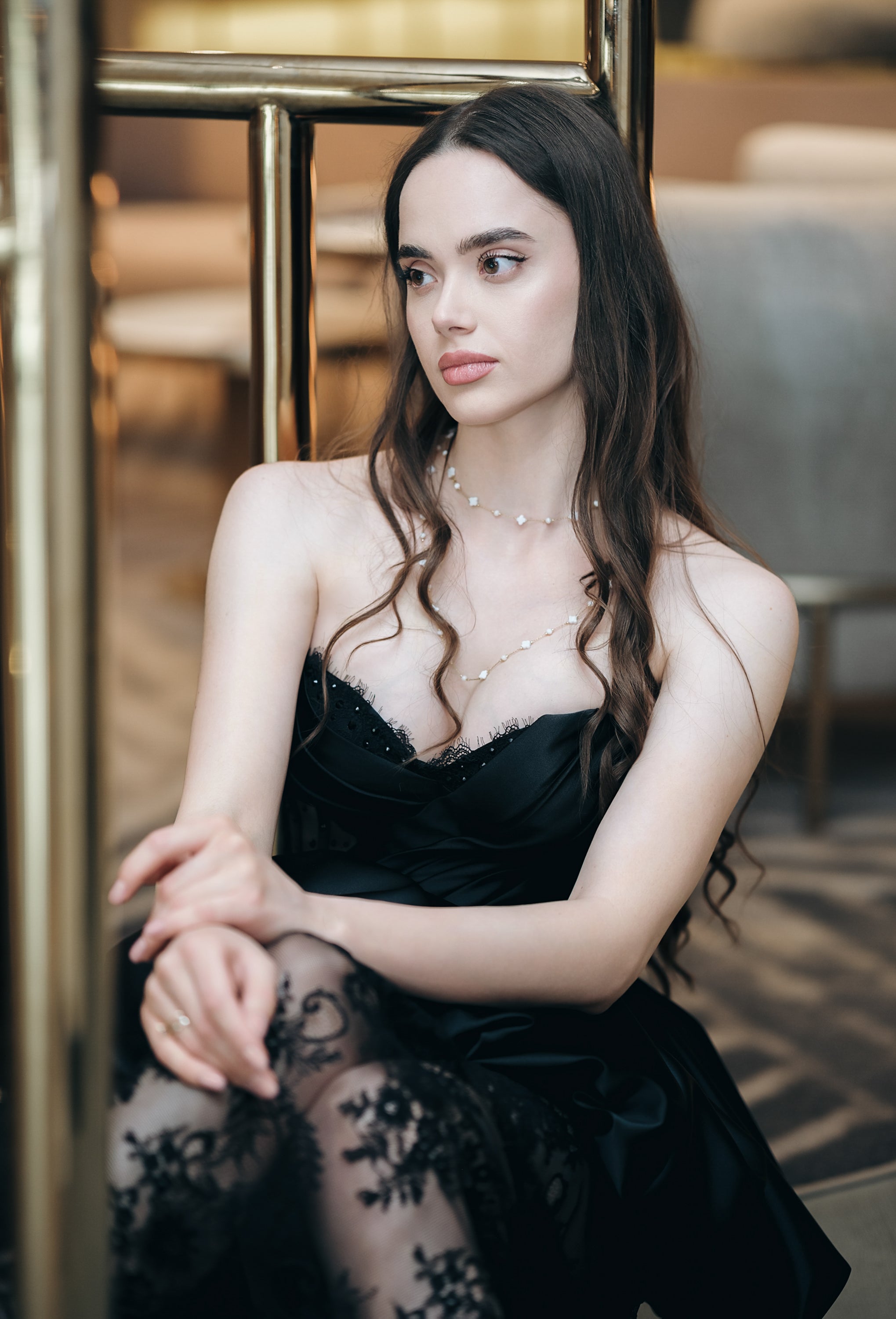 Коктейлна рокля в черно: Selina