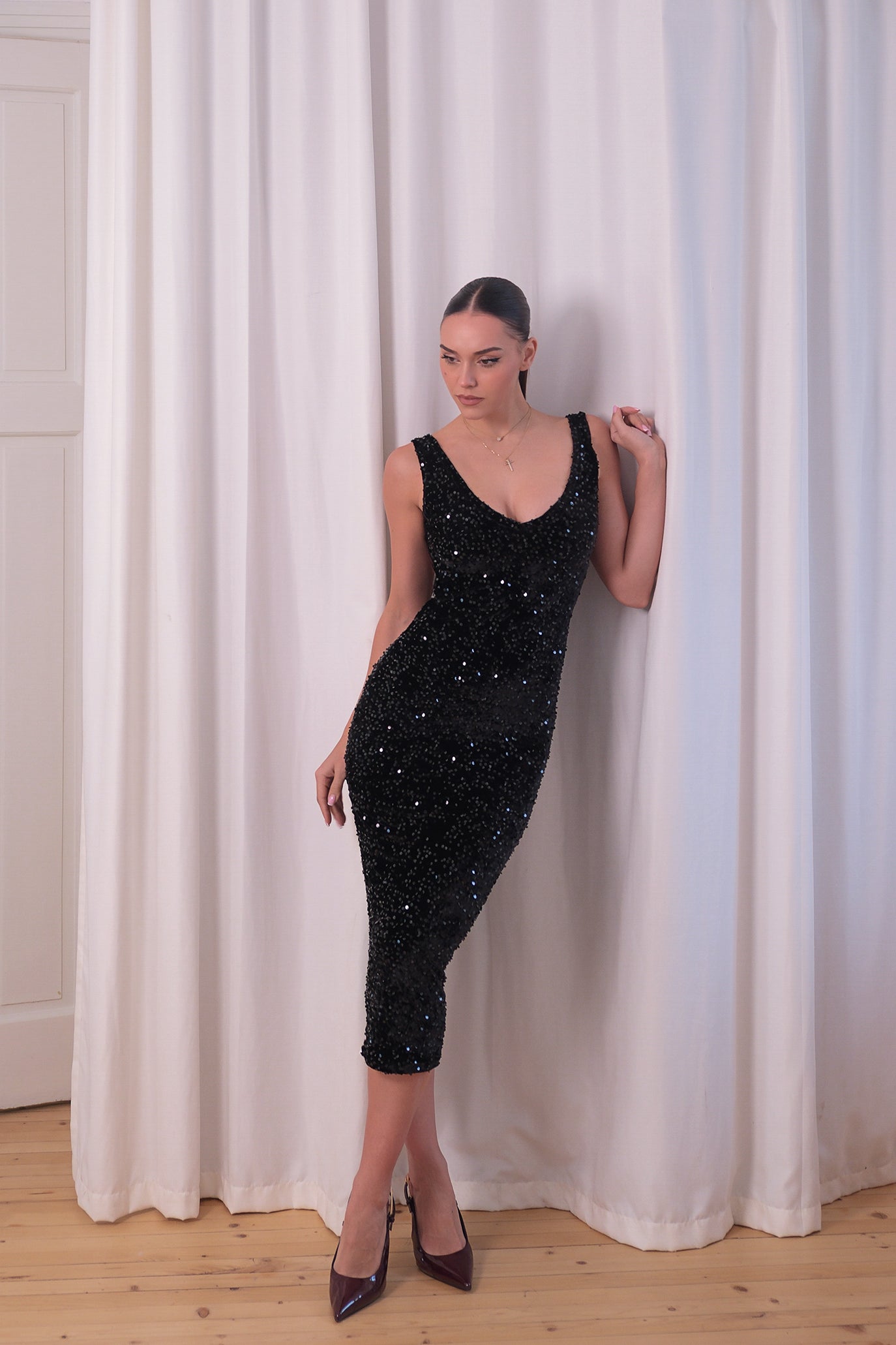 Вечерна рокля с пайети: Reina