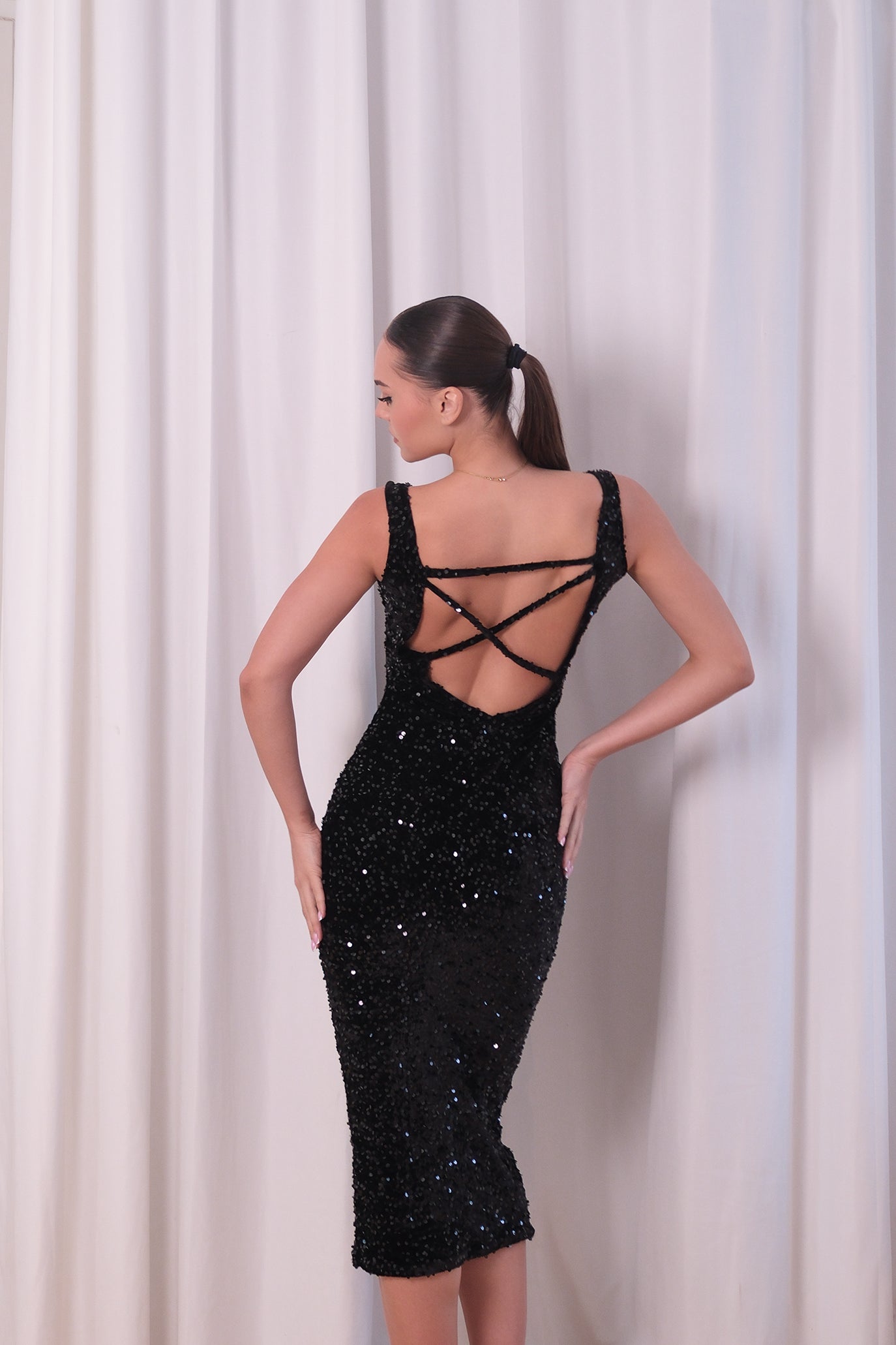 Вечерна рокля с пайети: Reina