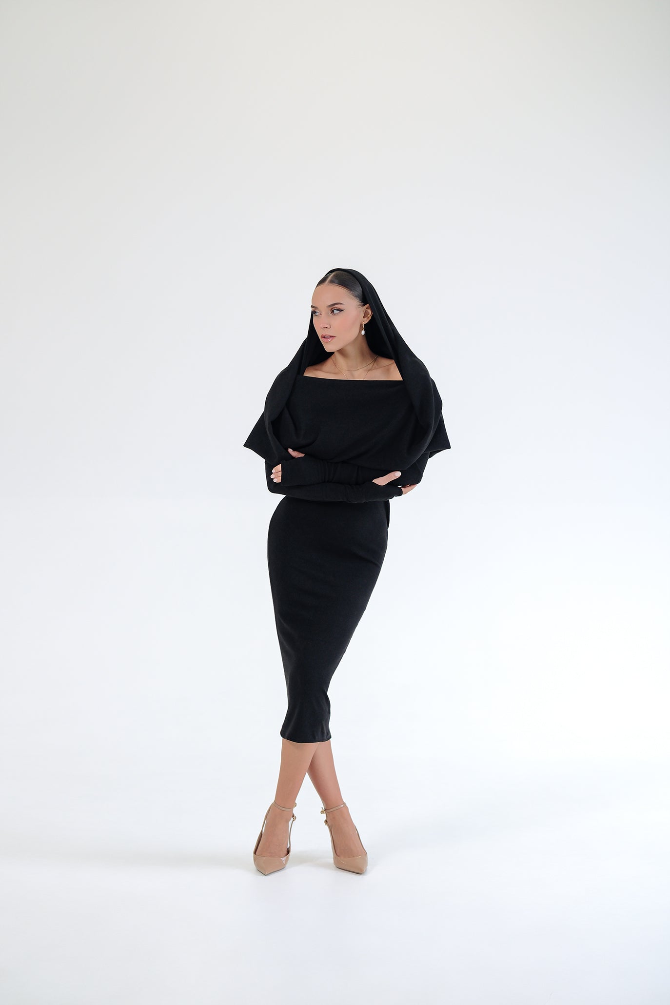 Дълга рокля с ръкави в черно: Linda