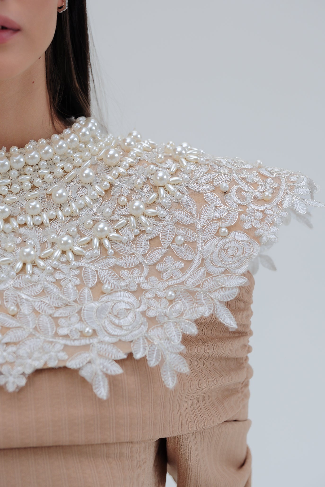 Аксесоари комплект - яка и ръкавици в телесен цвят