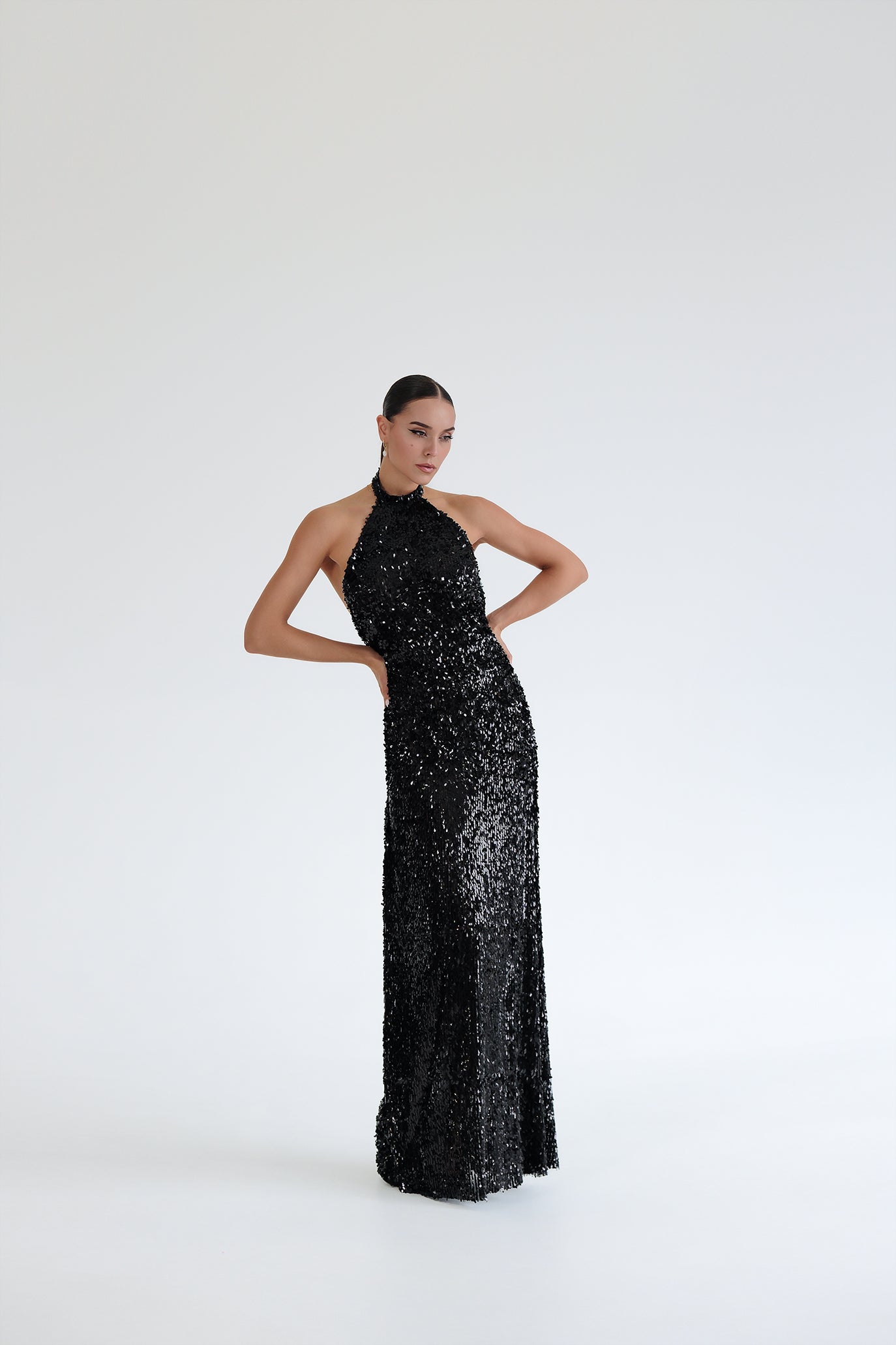 Официална рокля с гол гръб с пайети в черно: Grande Opera